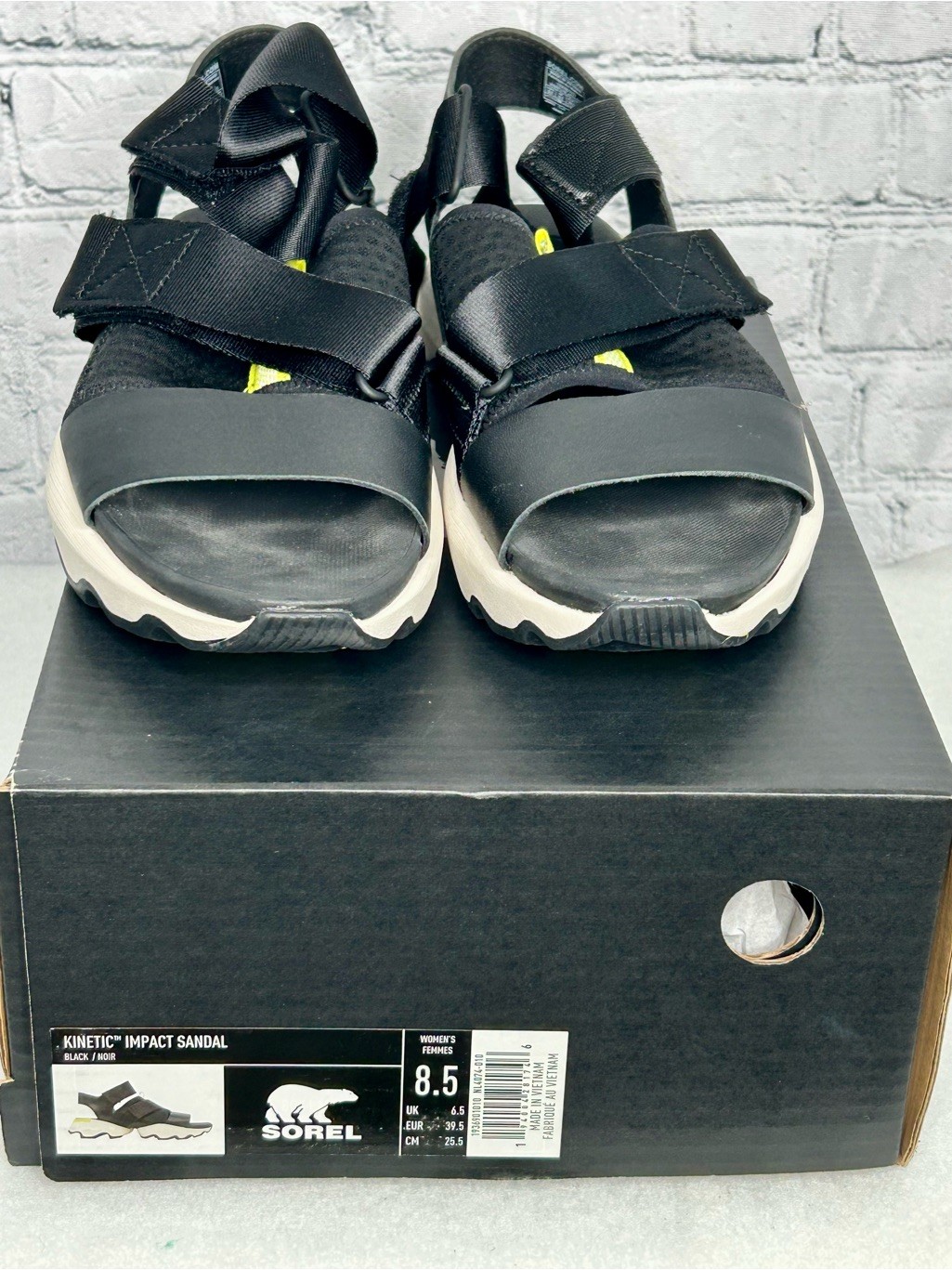 Sorel Kinetic Impact Black Platform Sport Sandals Yellow Accent Strap 8.5