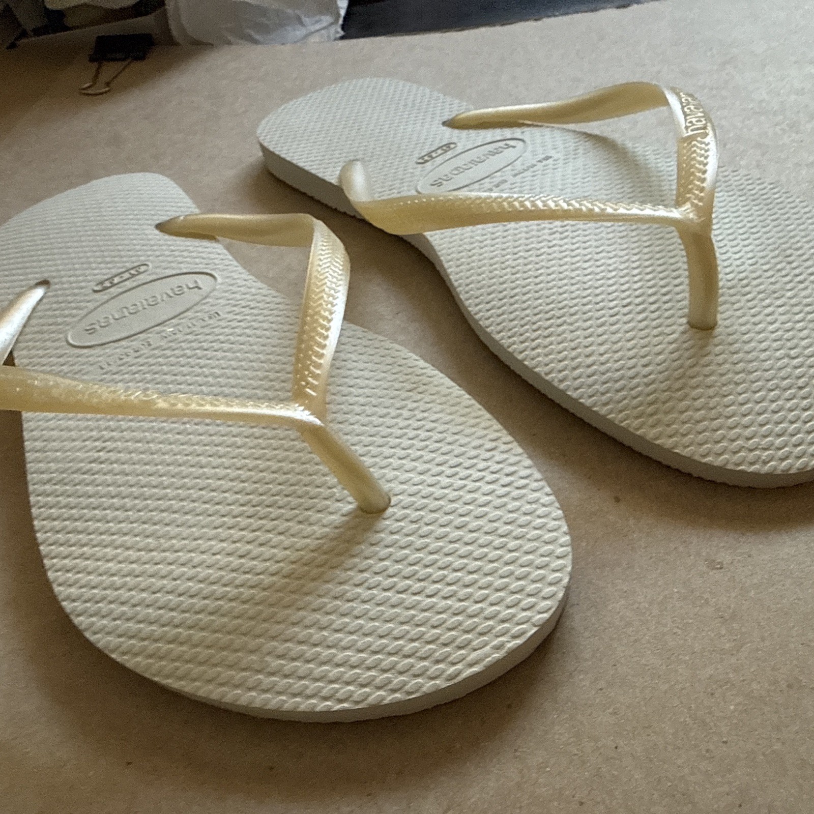 Havaianas Slim White Pearlized Straps 41/42 – New
