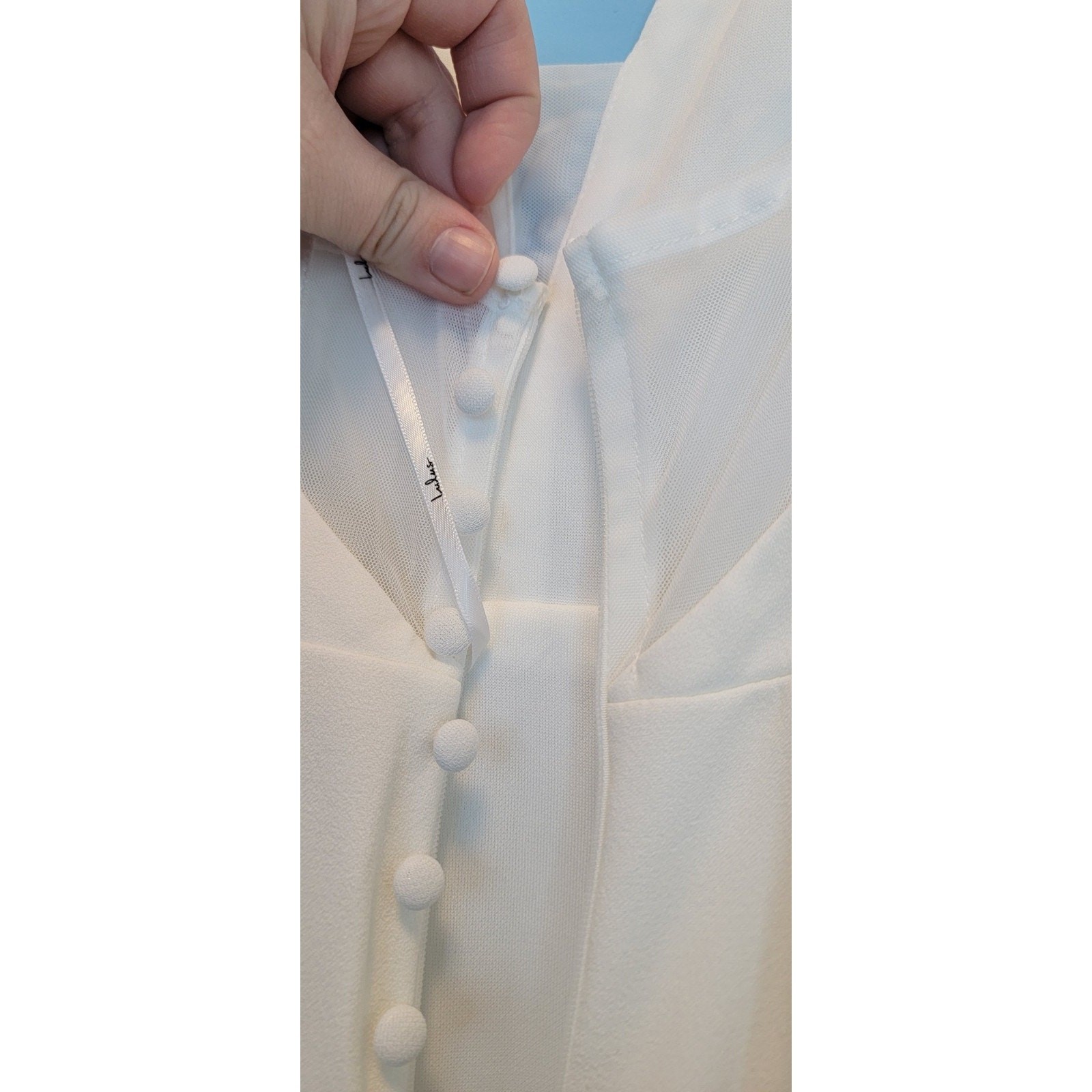 Dreamy Elegant Size Small NWT Lulus Wedding Dress Button Detail Spaghetti V-Neck