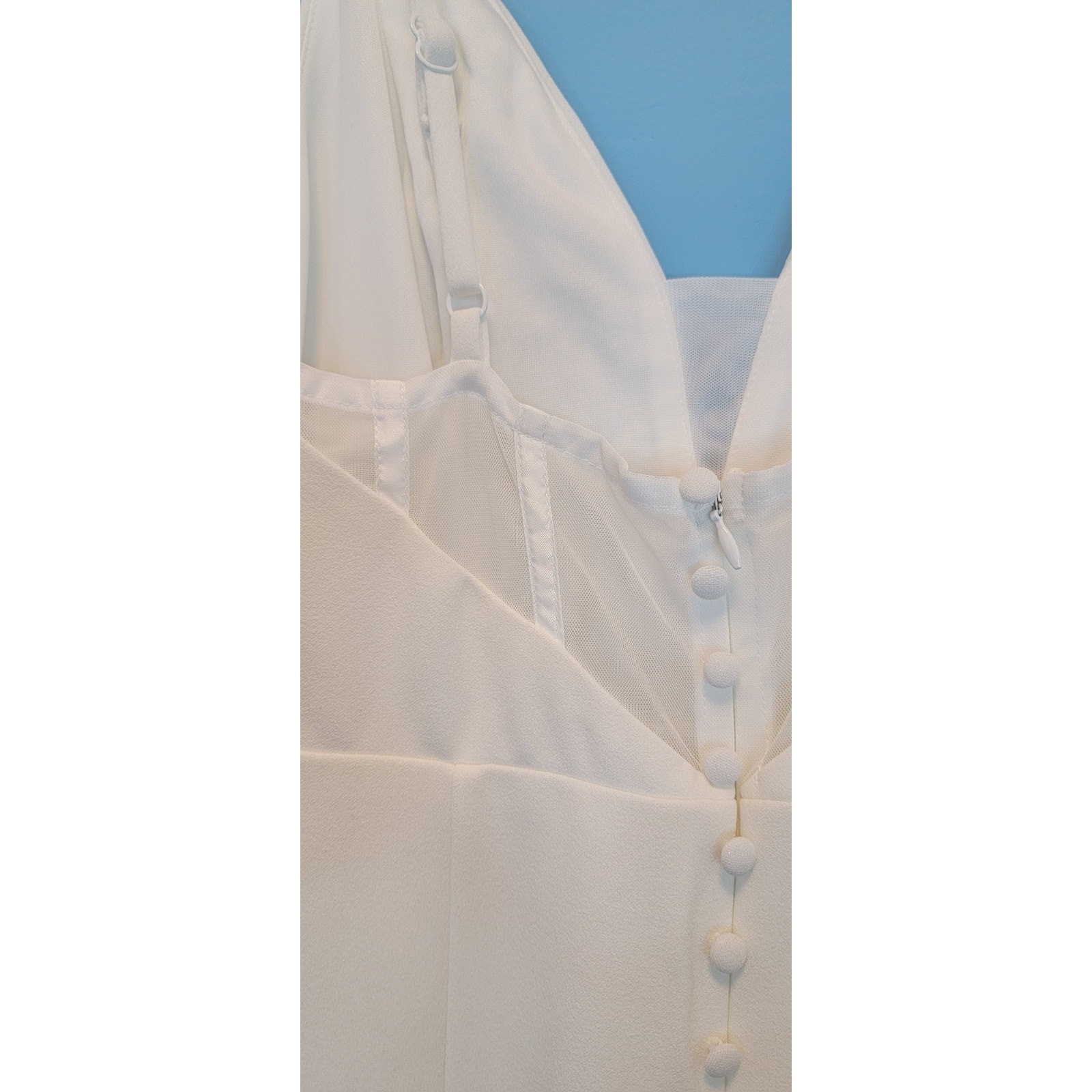 Dreamy Elegant Size Small NWT Lulus Wedding Dress Button Detail Spaghetti V-Neck