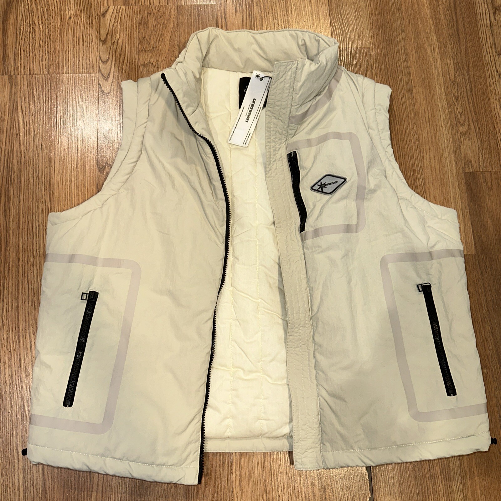 UNKNOWN LONDON Nylon Vest Size L Ivory Solid – With Tags