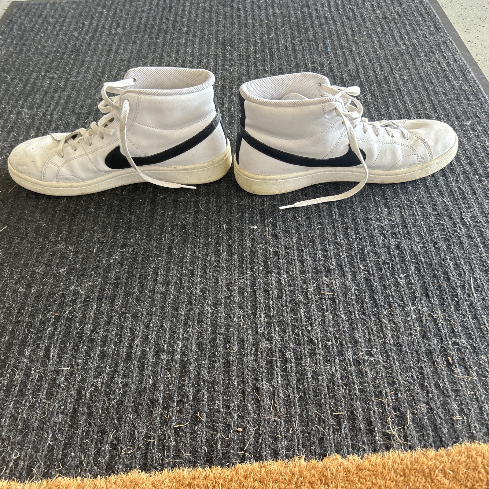 Nike Court Royale 2 Mid sneakers
