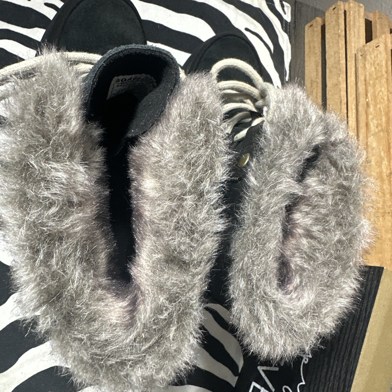 SOREL Explorer Black Suede Leather LaceUp Faux Fur Trim Logo Boots 7.5/38.5 VGUC