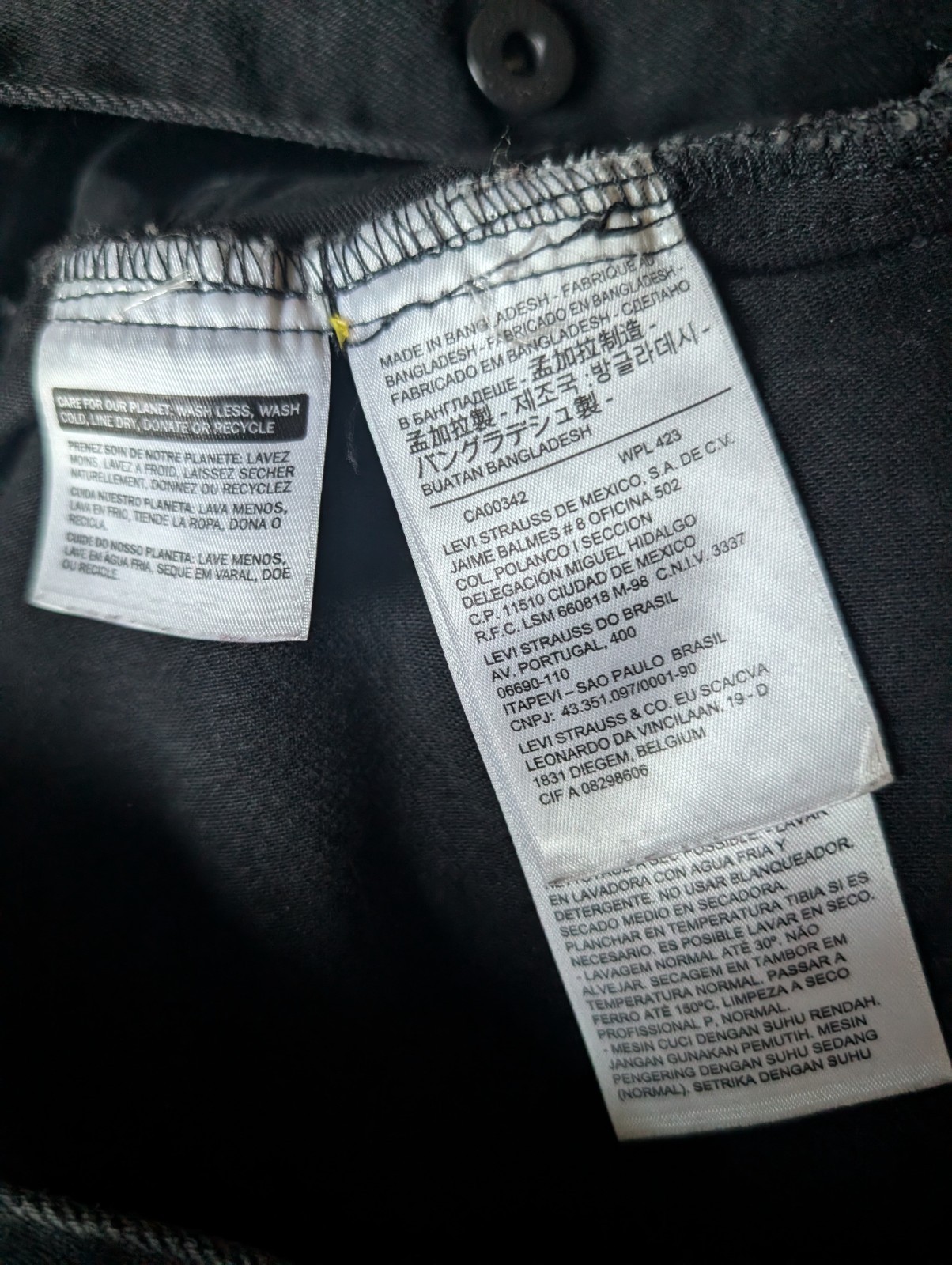Levi Strauss & Co. Black Trucker Denim Jacket Men’s XL 42″ Chest Pockets