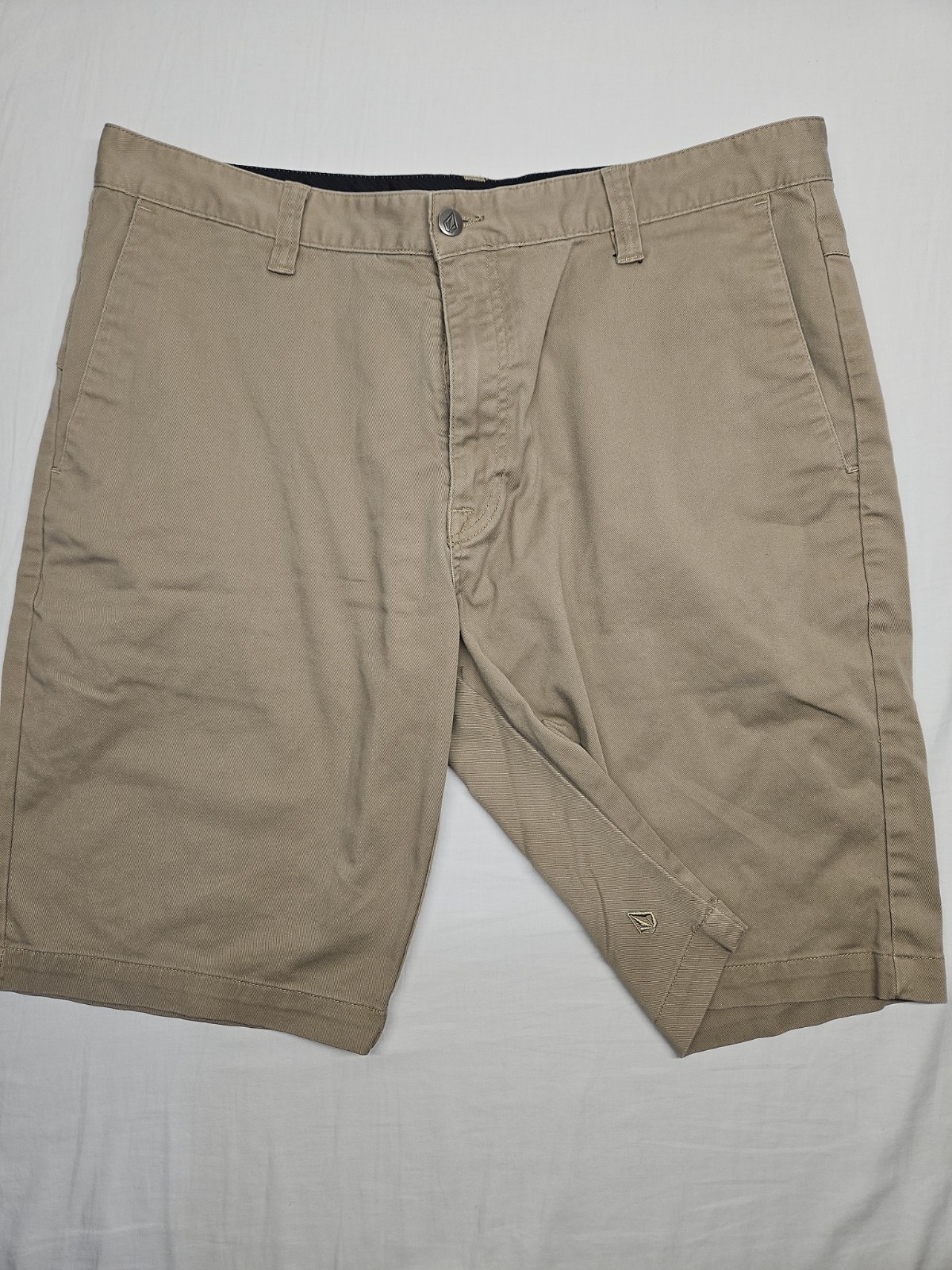 Volcom True To This Men’s Size 36 Khaki Chino 10″ Inseam Logo Shorts