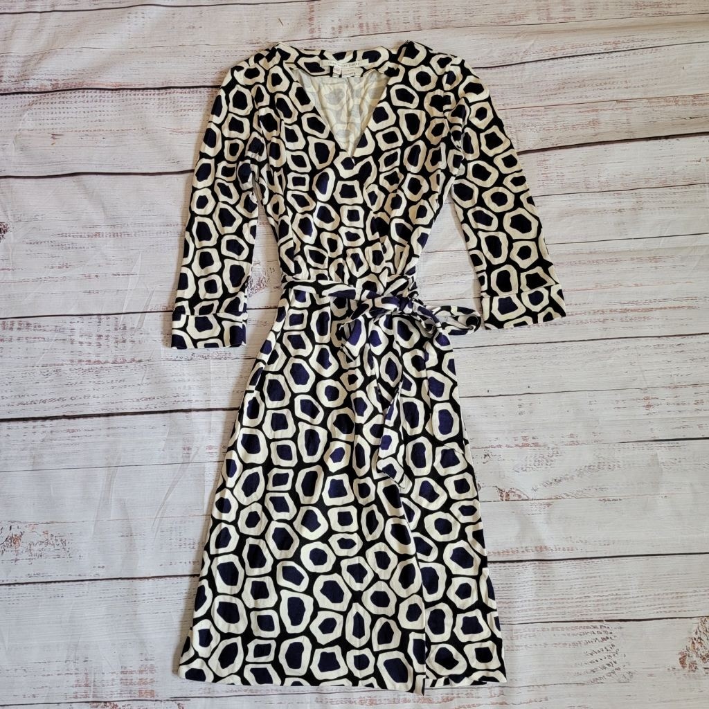 Diane Von Furstenburg Irregular Circle Print Blue White Silk Wrap Dress Womens 2