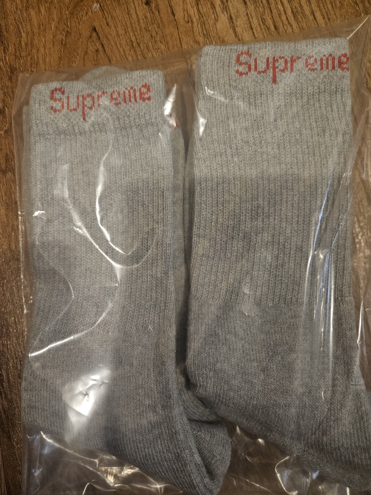 SUPREME SOCKS 2 PAIRS GREY COLOR( ONLY NO THE PACK)