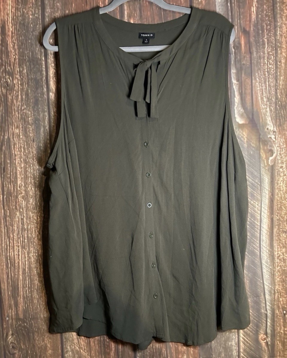Torrid Olive Green Crepe Tie-Front Button-Up Sleeveless Blouse Size 3