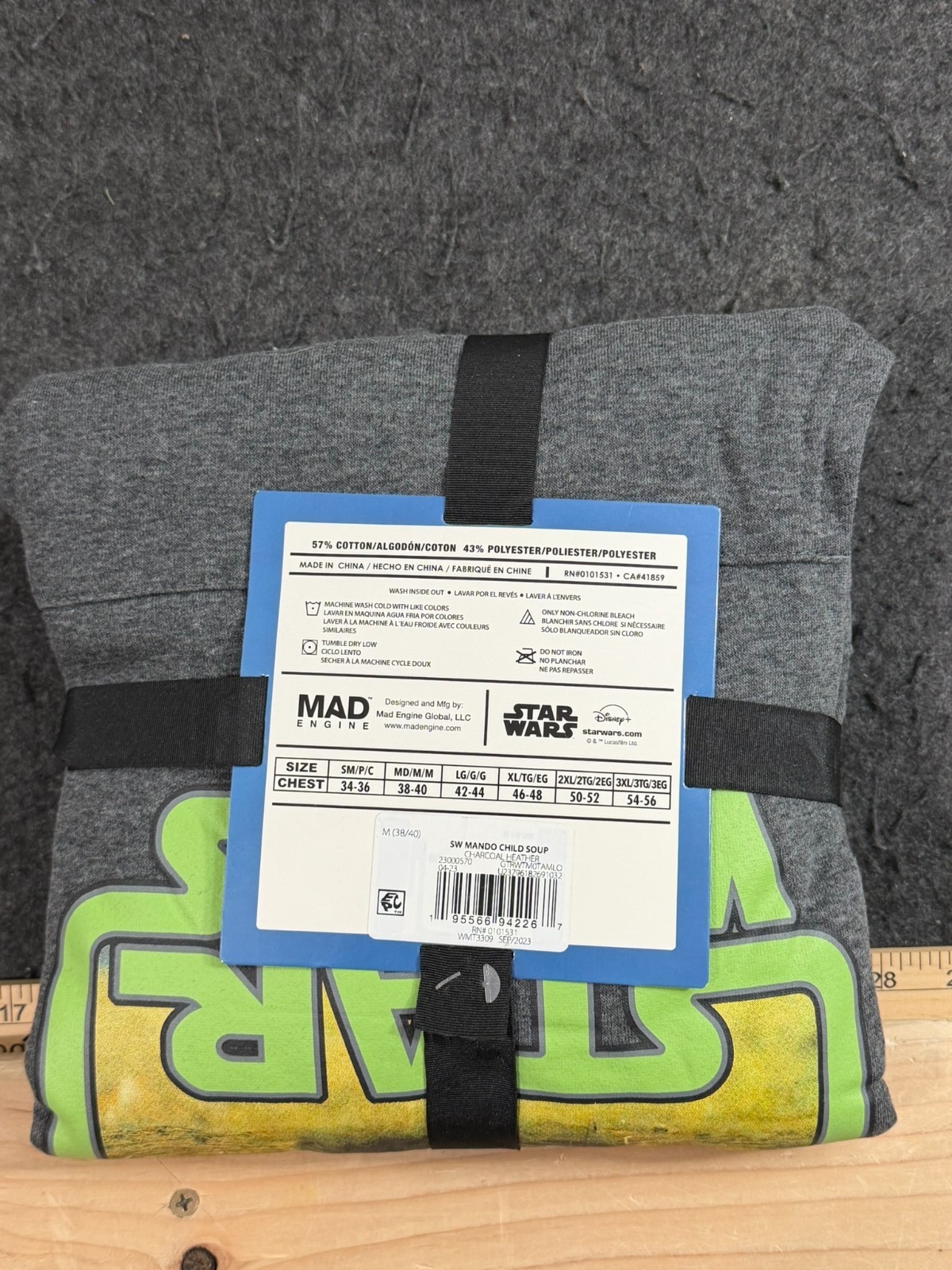 Disney Star Wars The Mandalorian Grogu Baby Yoda Men’s Medium Hoodie Brand New