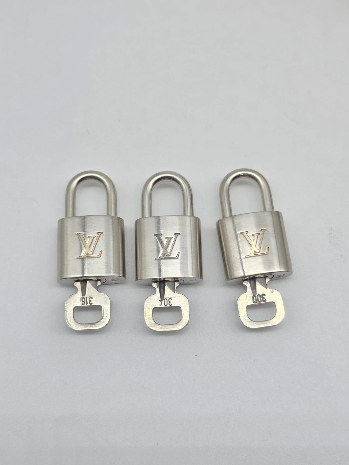 Authentic 1 Louis Vuitton Silver Padlock Lock & 1 Key LV Bag Luggage Accessory