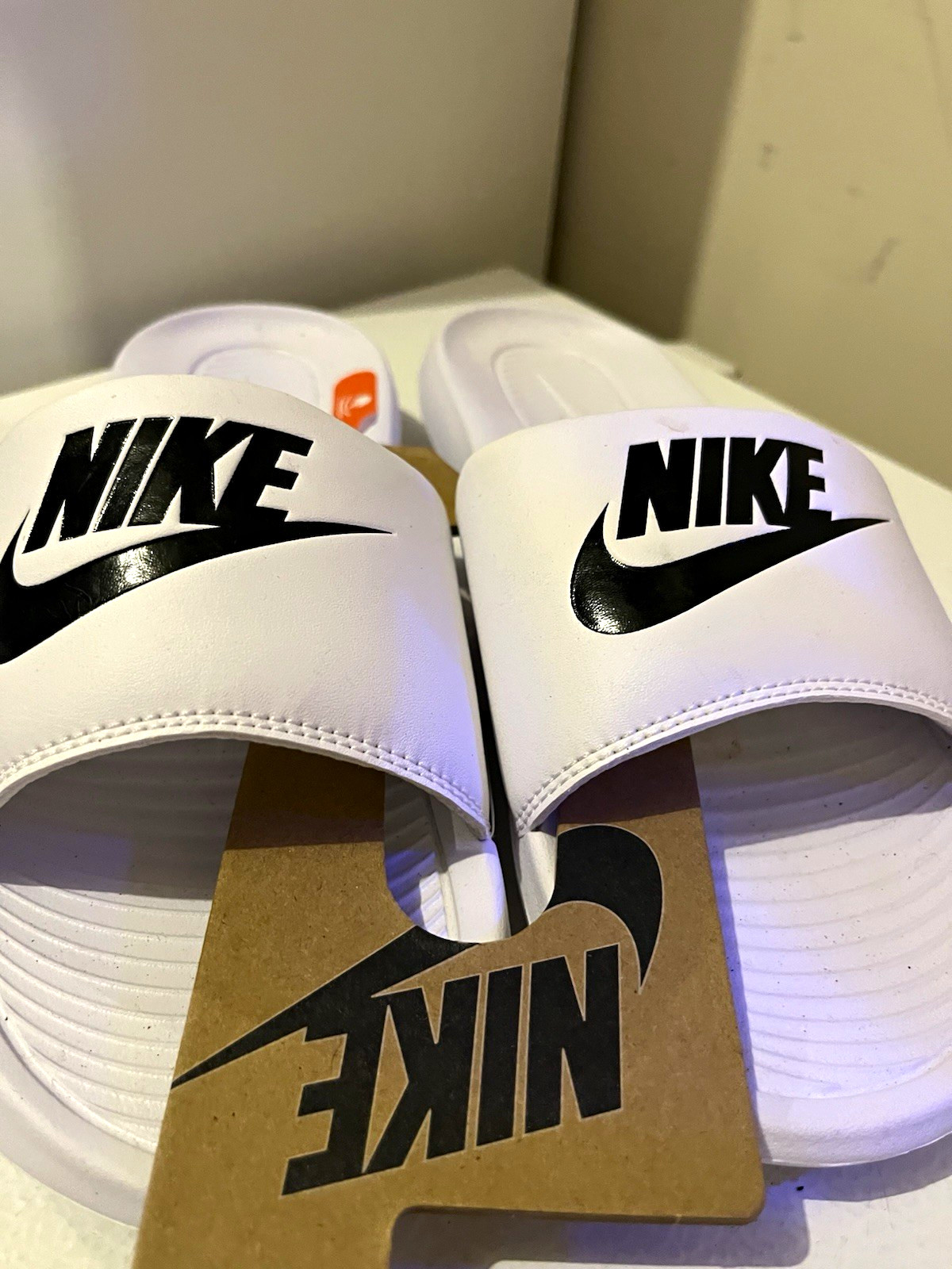 Nike Victori One Men’s White/Black Logo Slide Sandals Cushioned US Size 8