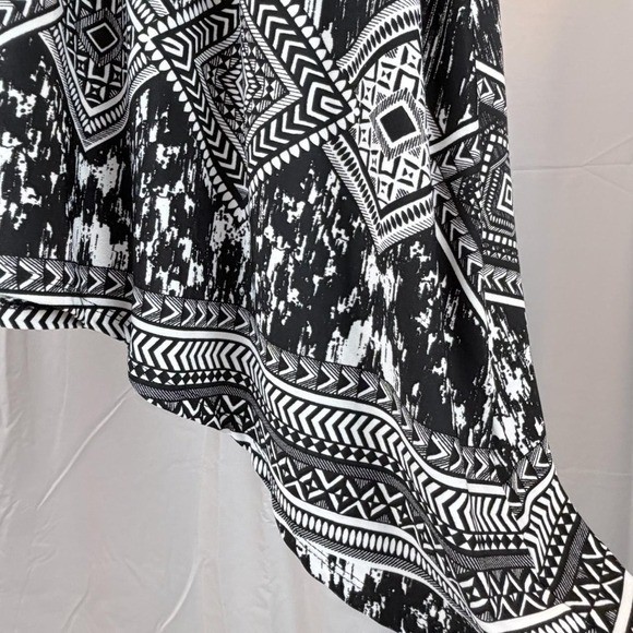 Women’s Cato Black White Batik Geometric Print Tunic Silver Bar Accent 22/24W