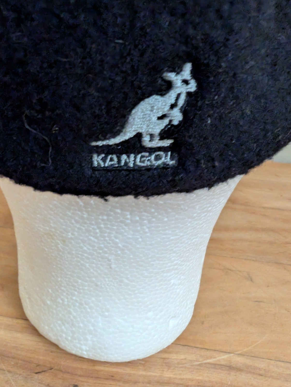 Vintage mens kangol black 100% wool cap L solid kangaroo logo newsboy hat