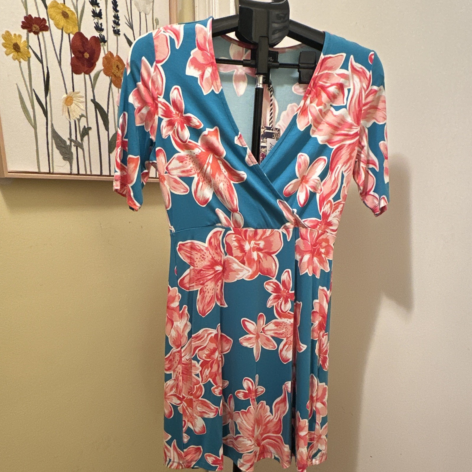 NWT Cute Women’s Blue Pink White Floral V-Neck Short Sleeve Fit & Flare Midi XS