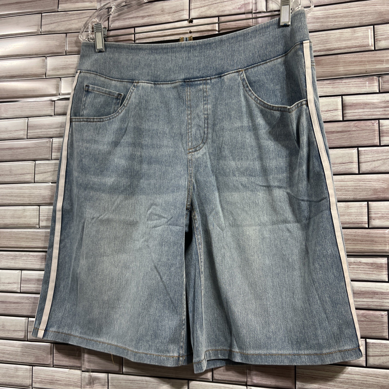 Halara womens L 12/14 shortsHigh Waisted Relaxed Denim Bermuda Malbu Blue NWT