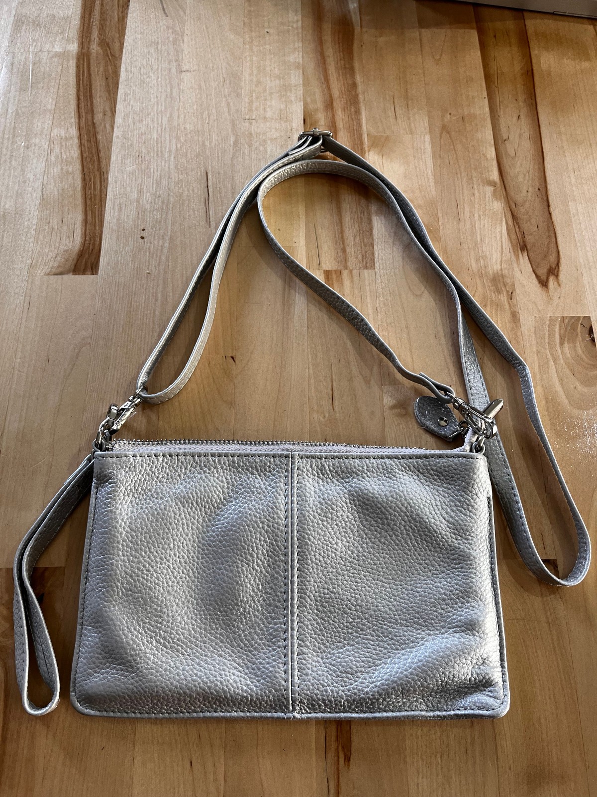 BEFEN Metallic Silver Pebbled Leather Wristlet Crossbody Handbag – 8.75″ x 5.25″