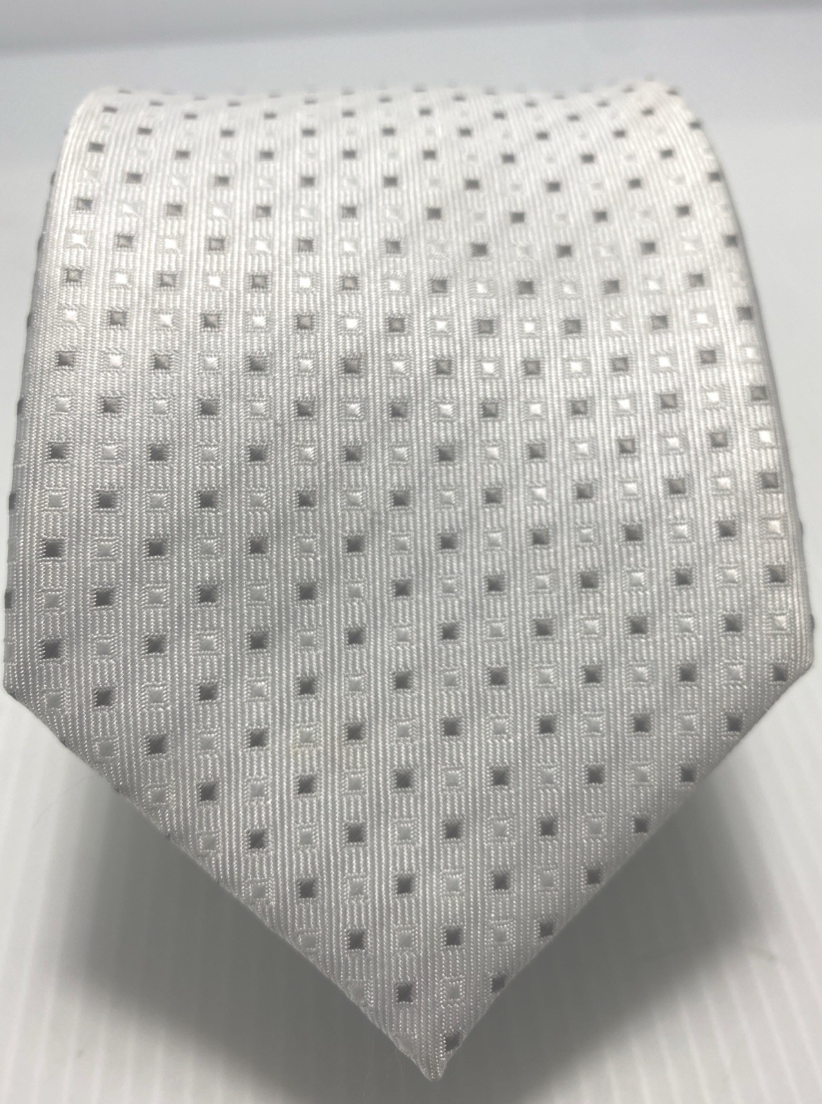 Authentic Luxury Morgana Italy Pointed Dots Ivory On 100% Silk Necktie 58in T30
