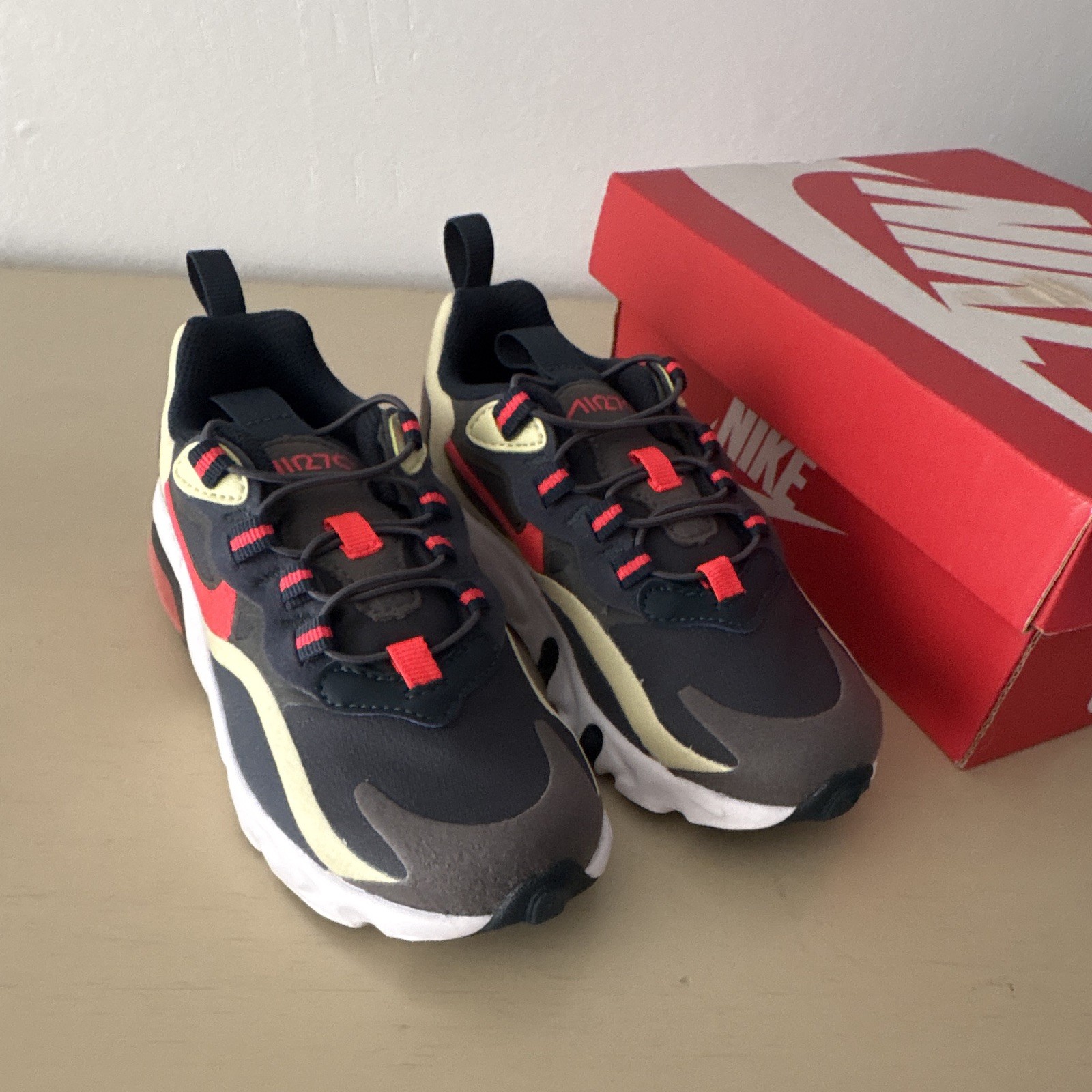 Nike Men’s Air Max 270 Low Top Lace-Up Air Cushion Sneakers Colorblock New