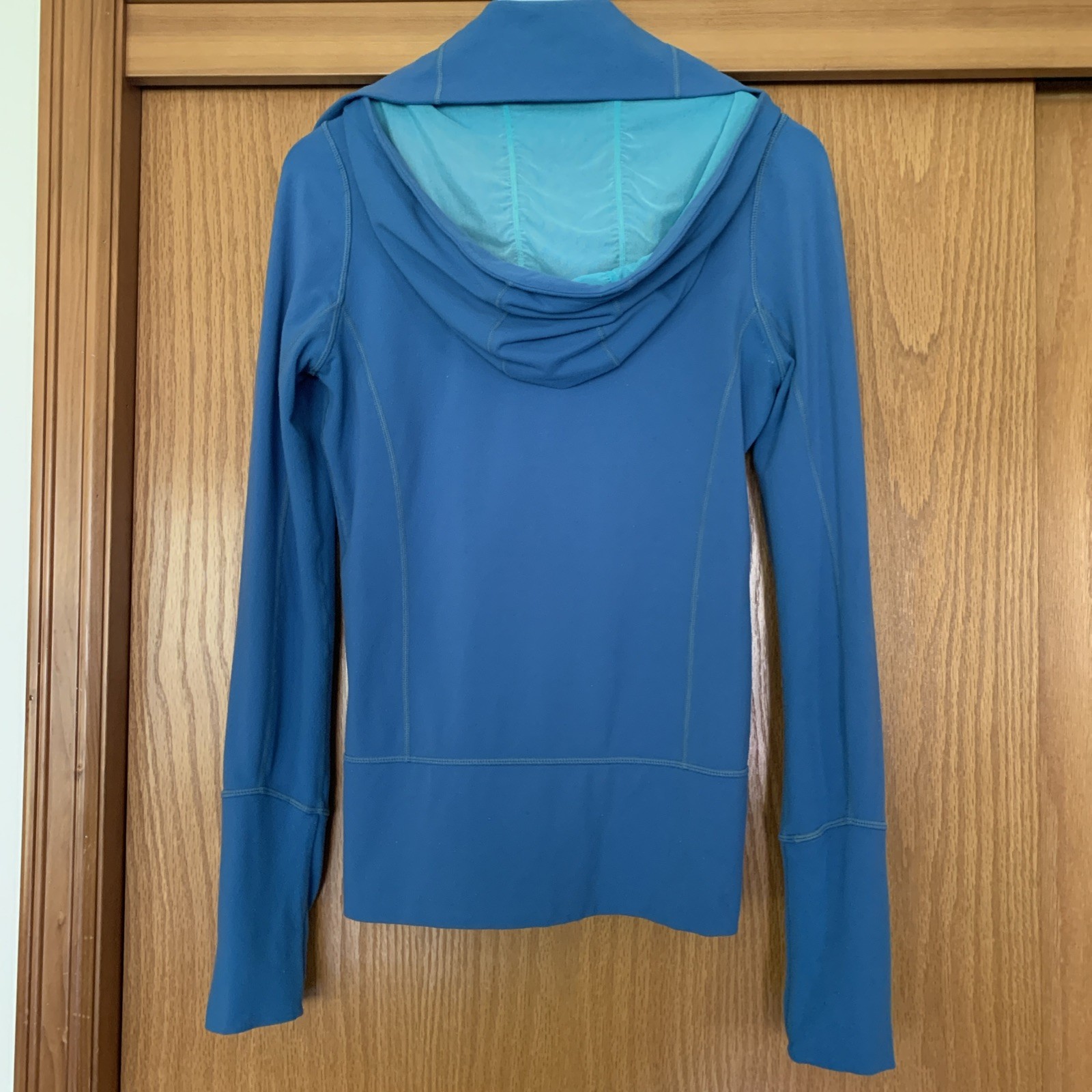 Lululemon Jacket Women Blue Teal Thumb Holes Hood Double Zipper Pockets Size 10?