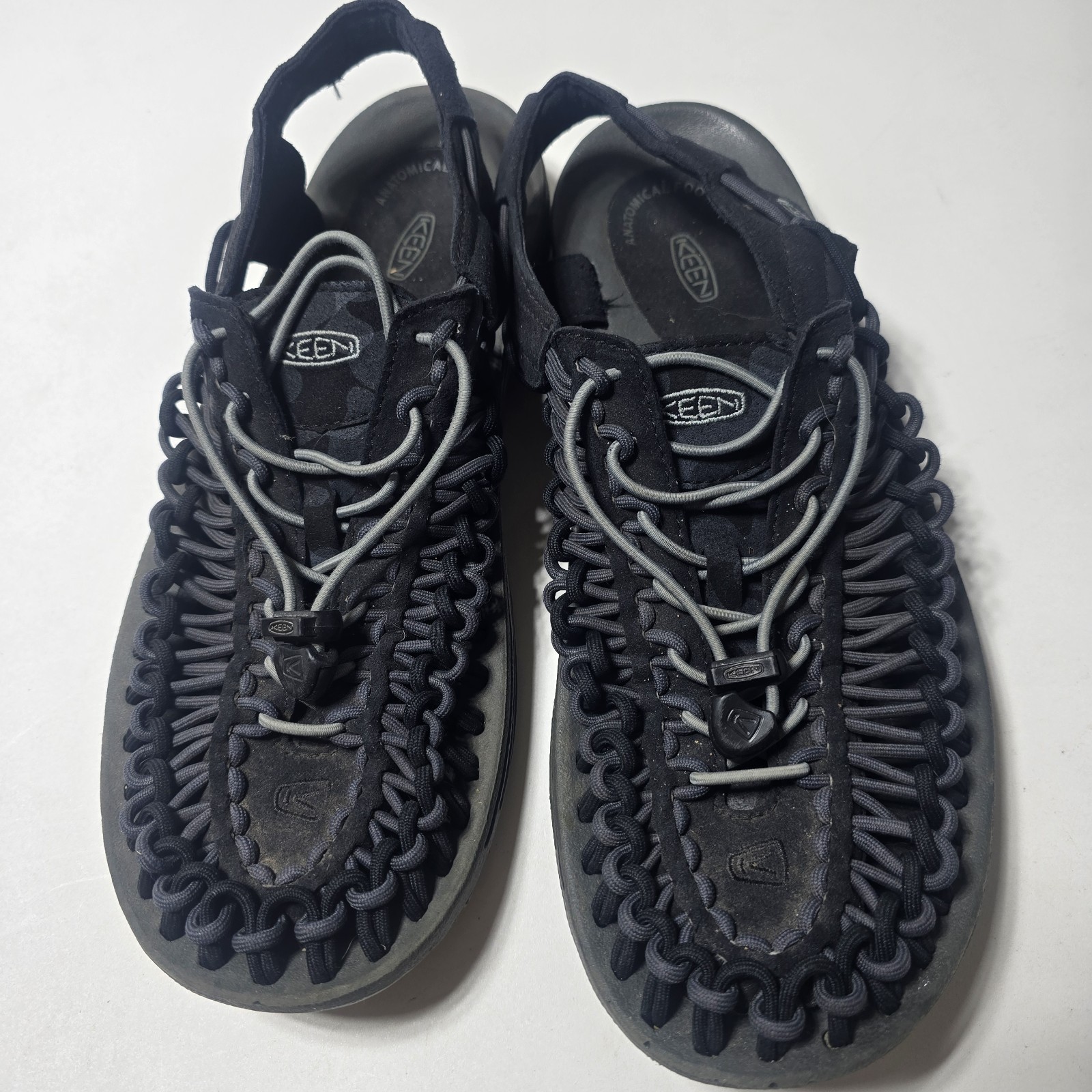 KEEN Men’s Uneek Classic Two-Cord Sandal Black Gray Sz 10.5