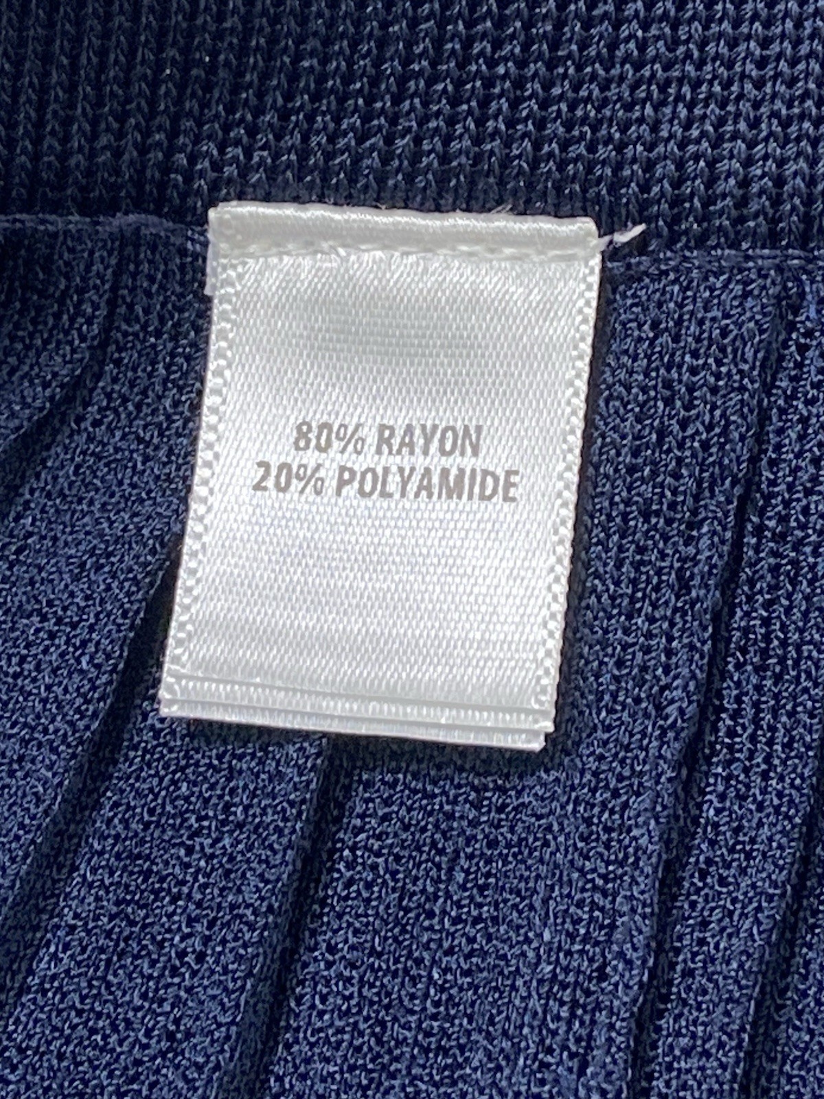 St. John Navy Blue Rayon Blend Stretch Waist Pleated Fabric knitted Large Skirt