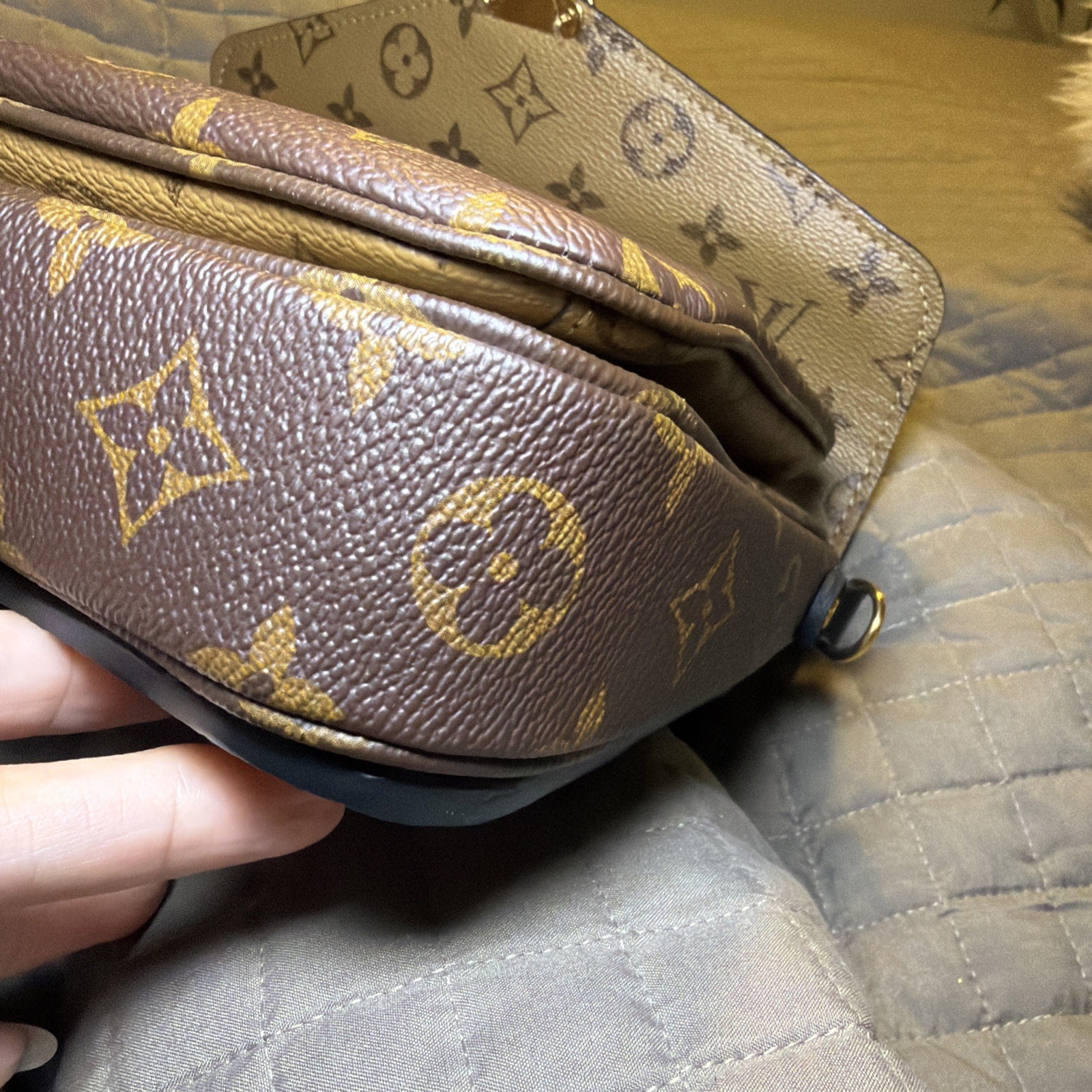 Louis Vuitton POCHETTE METIS REVERSE Monogram. 100% authentic.