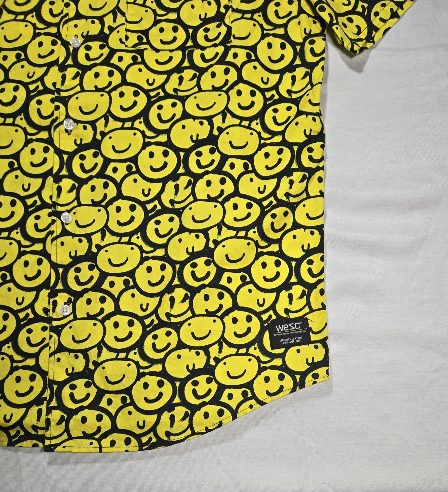 WESC Smiley Face Button-Down Shirt Mens Size Medium