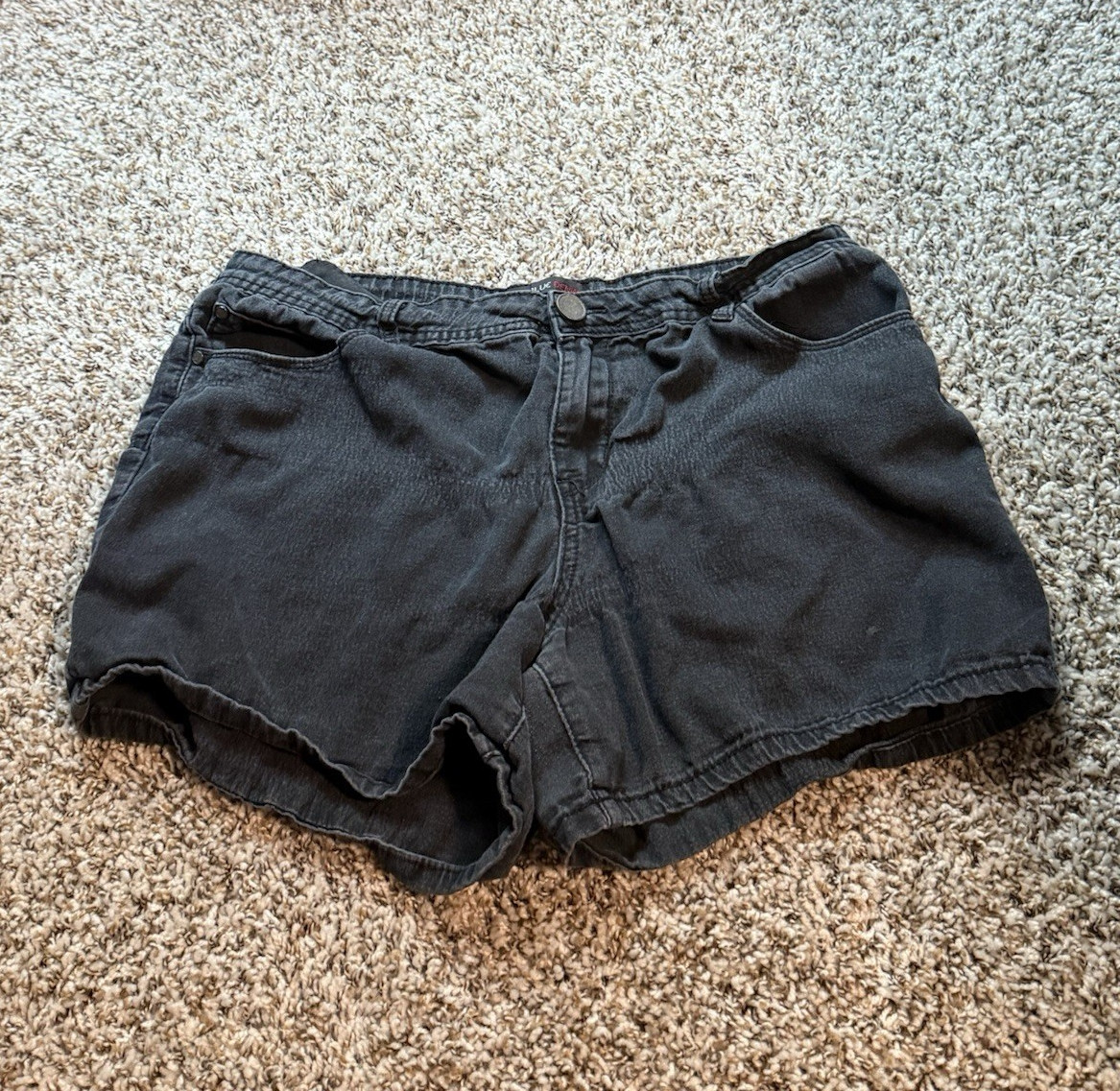 RED BLUE DENIM Women’s Black Dark Wash Cut Off Shorts Mid Rise 5-Pocket 8