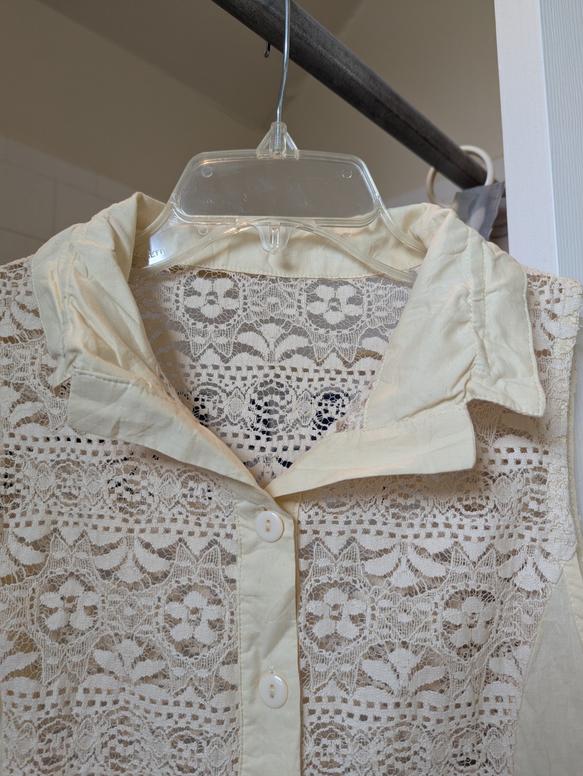 NWOT Cream sleeveless button up top with lace panels Size M