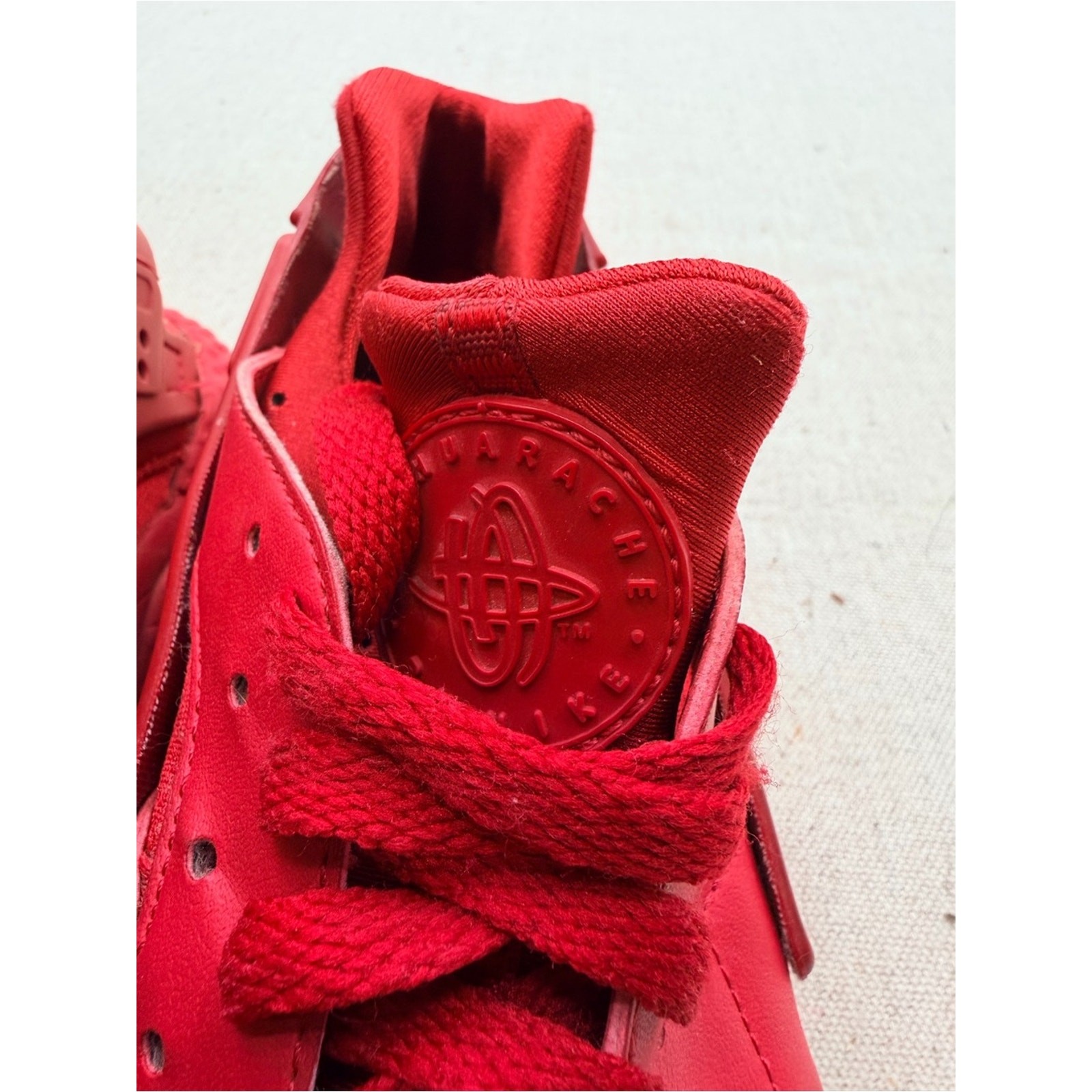 Nike Air Huarache Triple Red