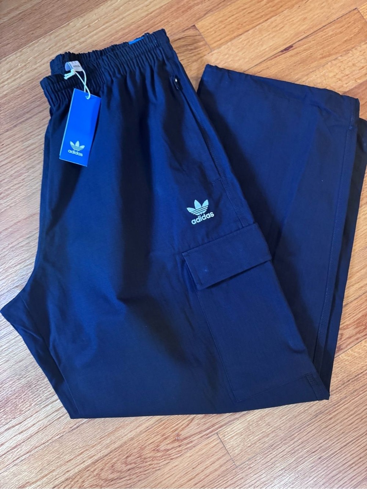 adidas Men’s TREFOIL ESSENTIALS WOVEN Black Pants NWT size Large