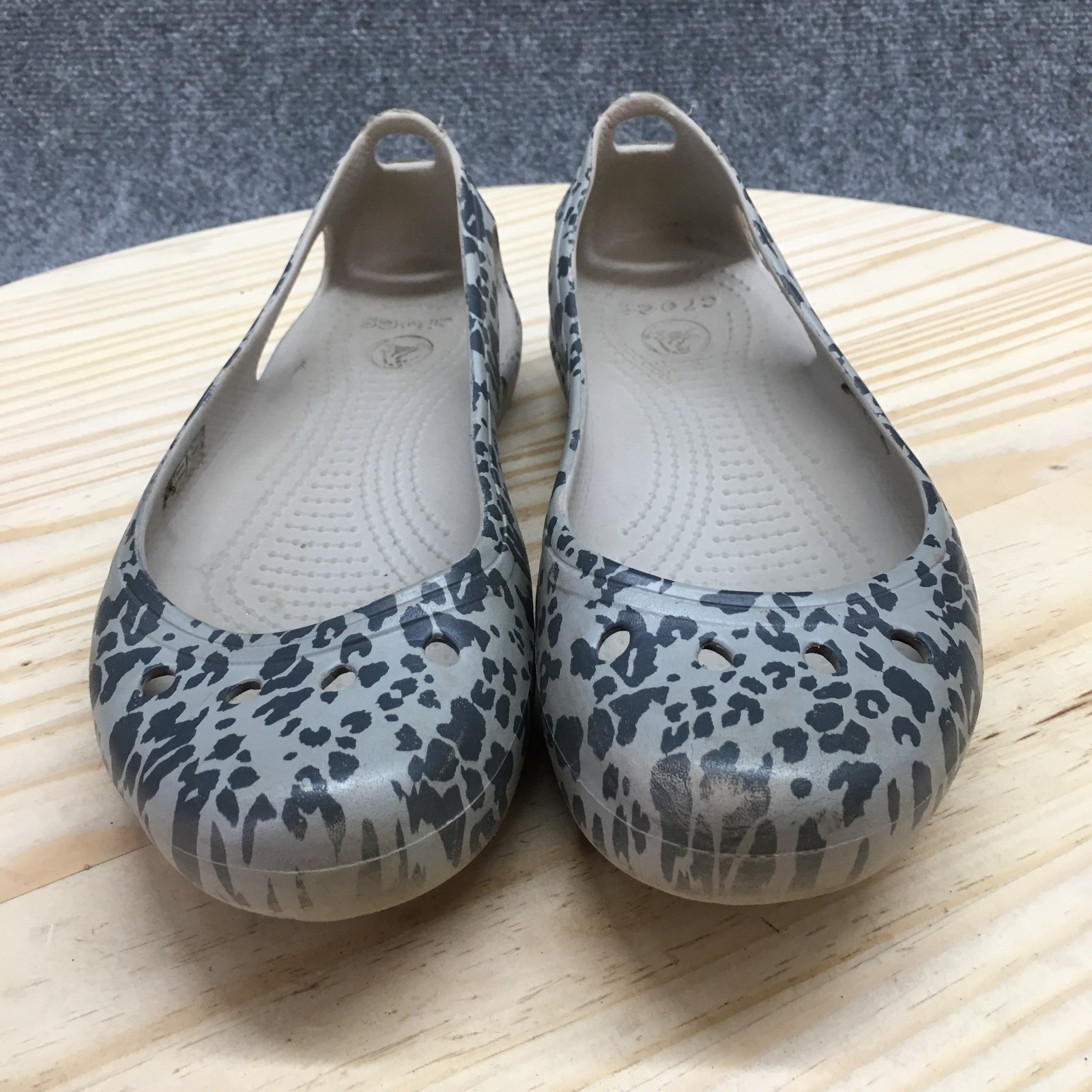 Crocs Sandals Womens 8 Kadee Ballet Flats Gray Rubber Casual Animal Print 203105