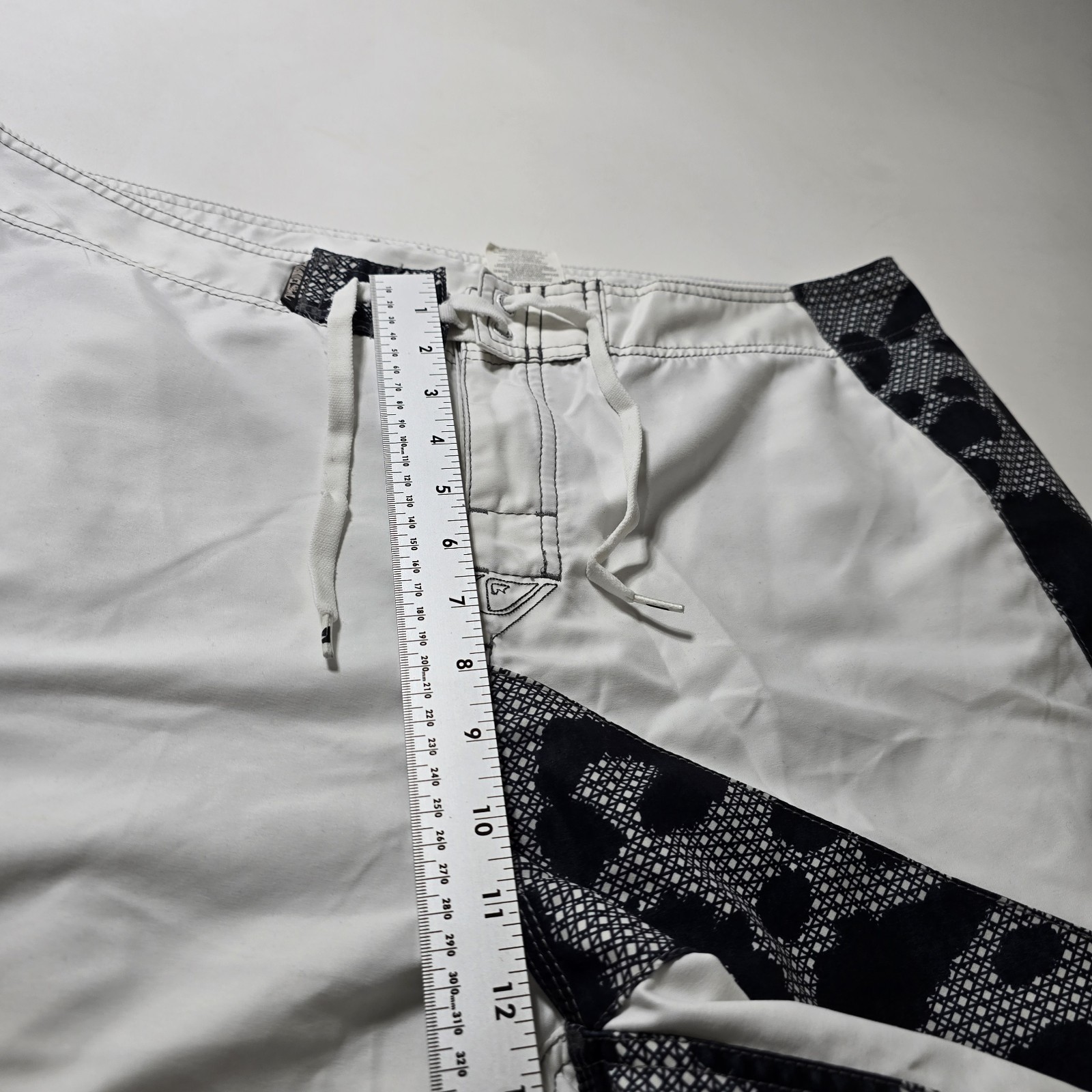 Y2K Quiksilver Board Shorts – 38 Red Star