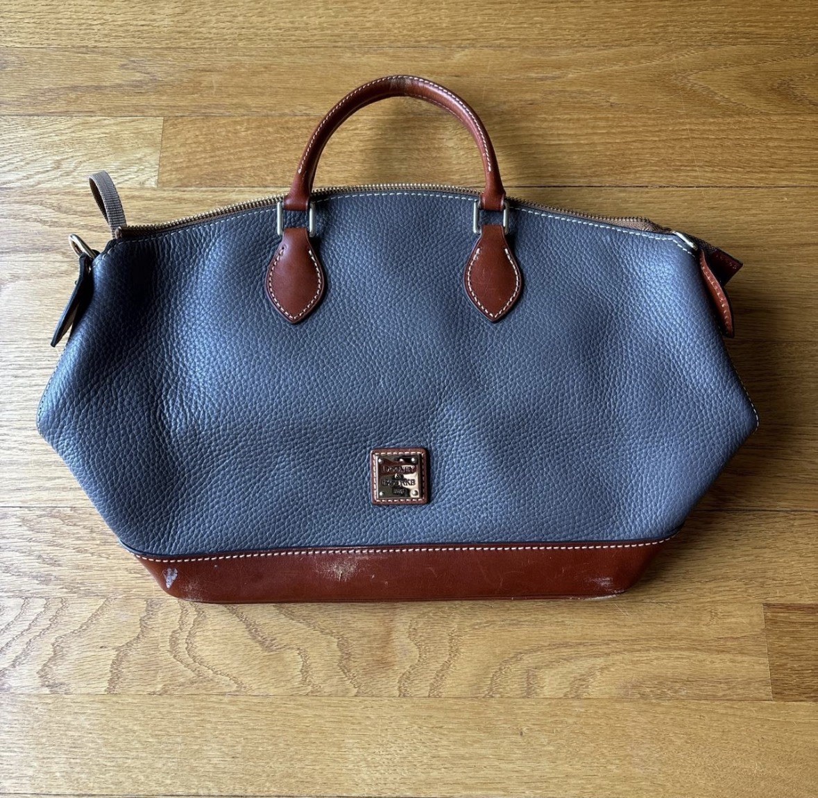 Dooney & Bourke Leather Hand Bag Gray Pebbled Domed Crossbody Quiet Luxury