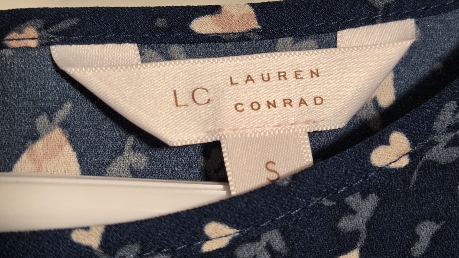 LC Lauren Conrad Heart Print Chiffon Keyhole Flutter Short Sleeve Blouse S