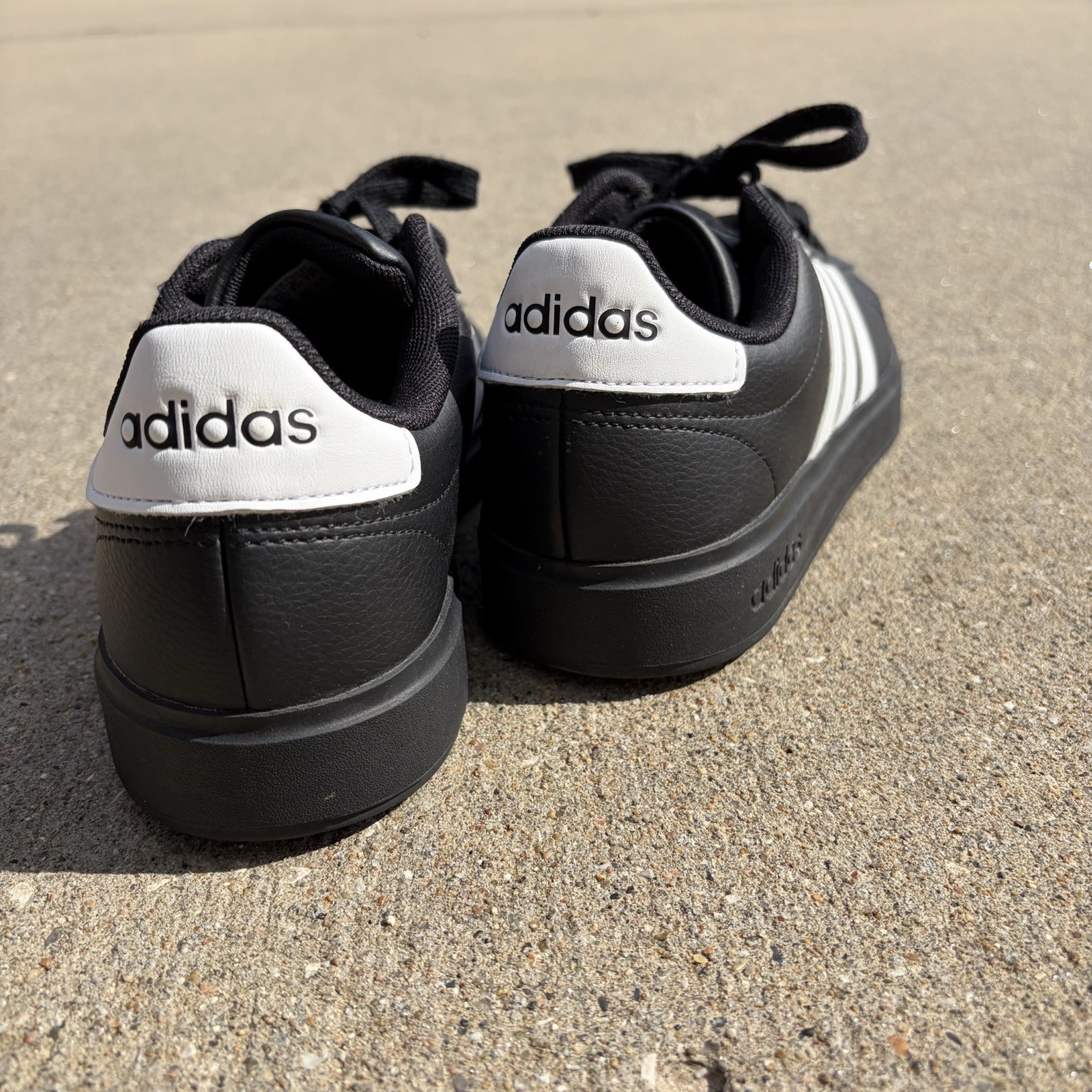 adidas Men’s Low Top Athletic Sneakers Black/White Mens 7 .5 M/9W