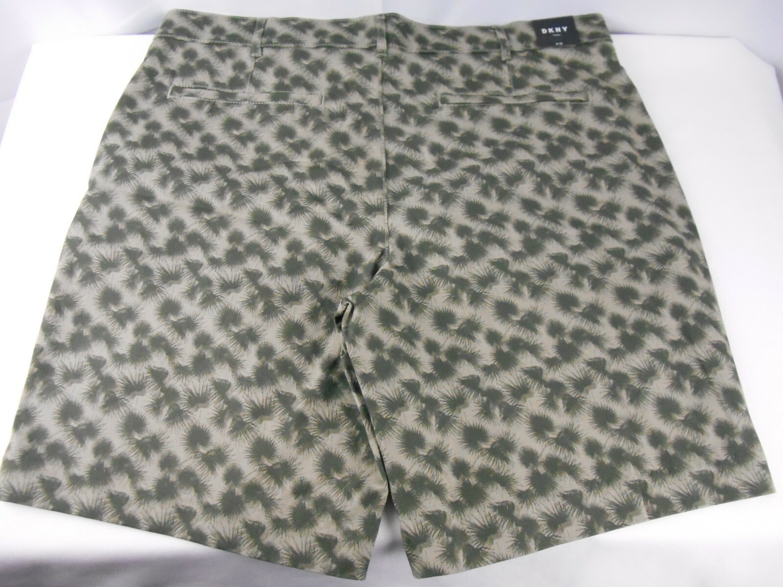 DKNY Mens Shorts 38W Modern Flat Front 9″ Inseam, Light & Forest Green 38 W NWT
