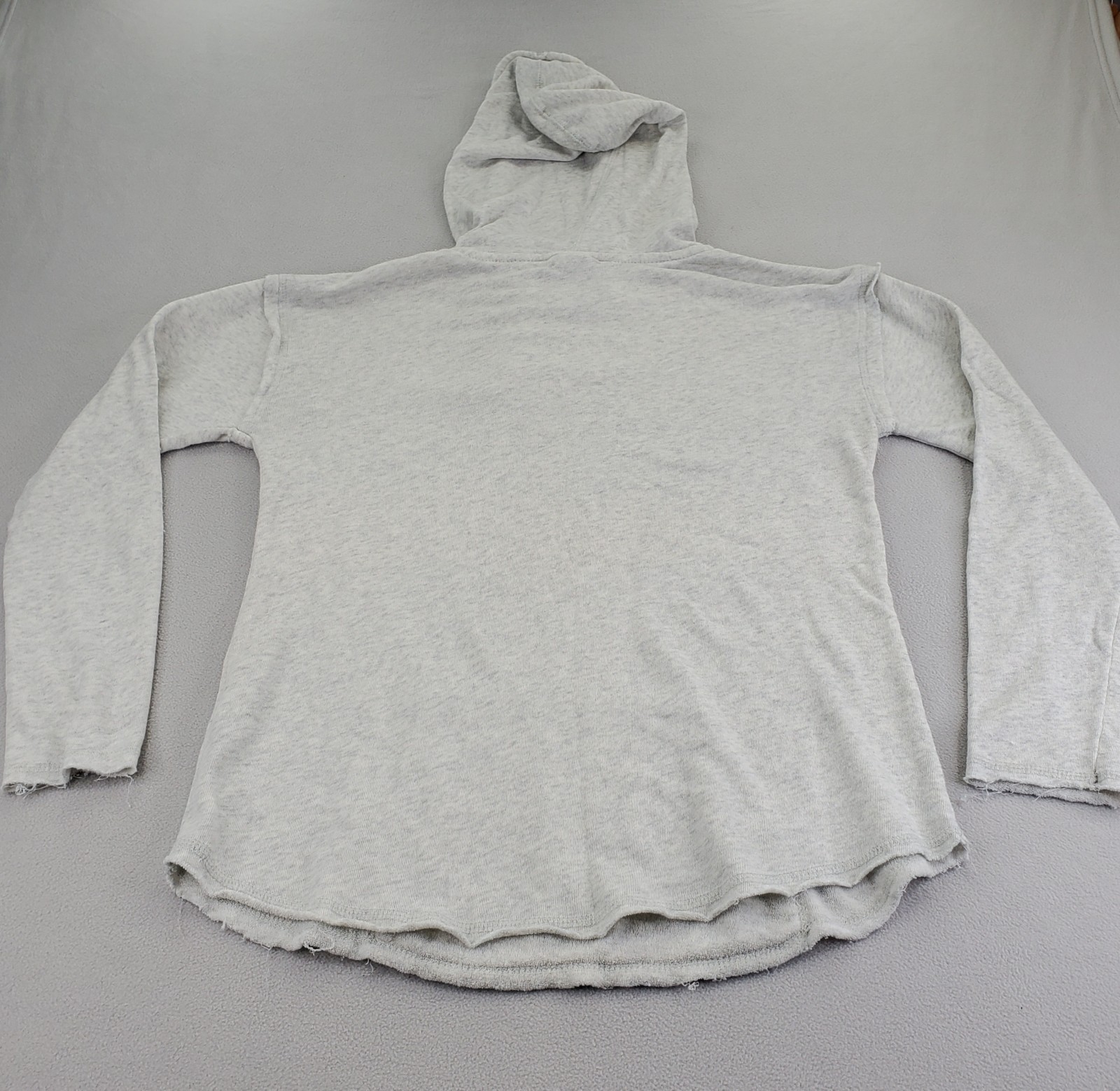 Buc ees Hoodie Womens M Light Gray Camo Logo V Neck Raw Edge Distressed Bucees