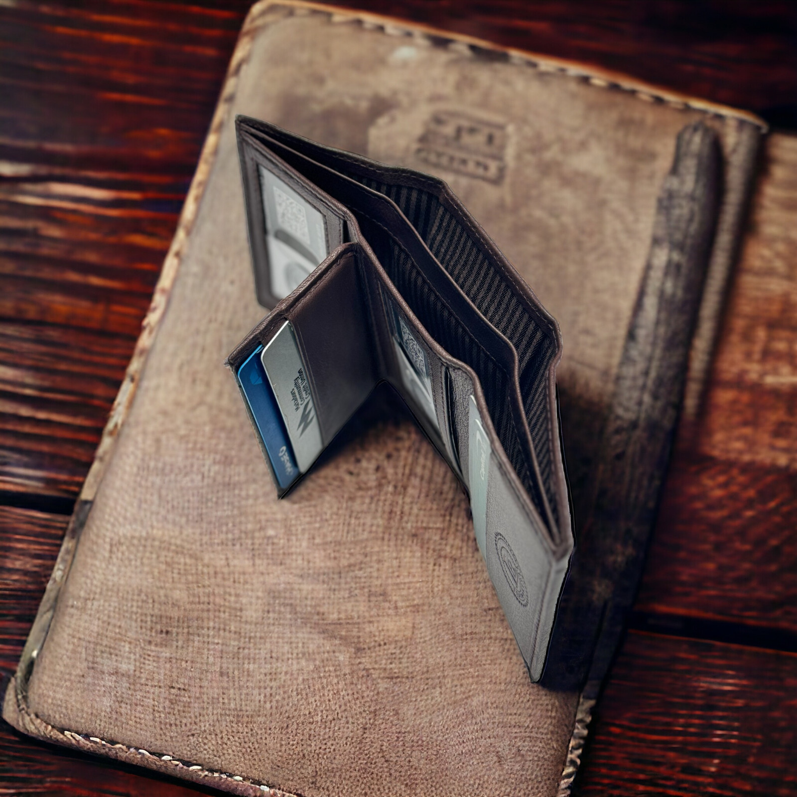 Leatherboss Mens RFID Blocking Hunter Leather Credit Card ID Trifold Wallet