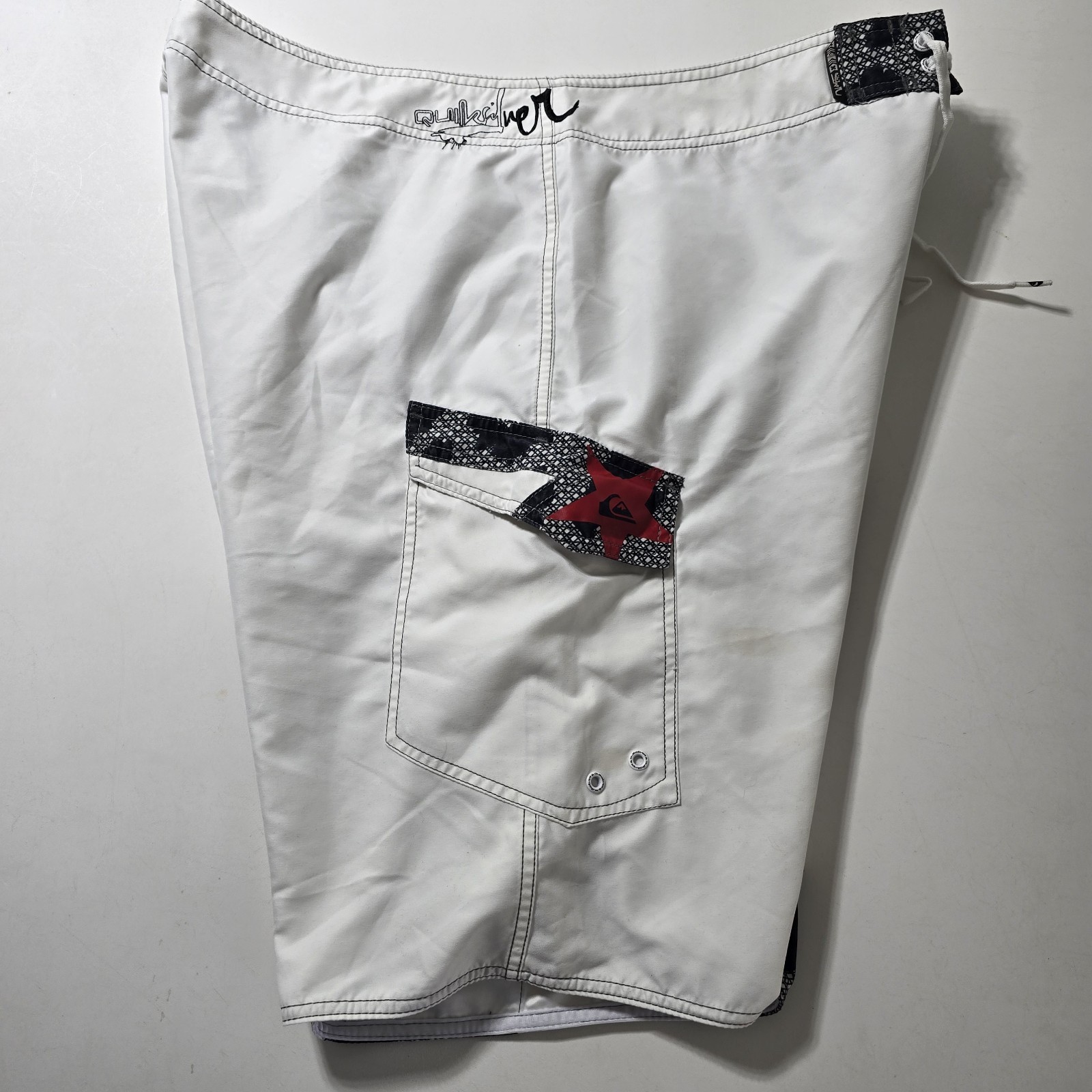 Y2K Quiksilver Board Shorts – 38 Red Star