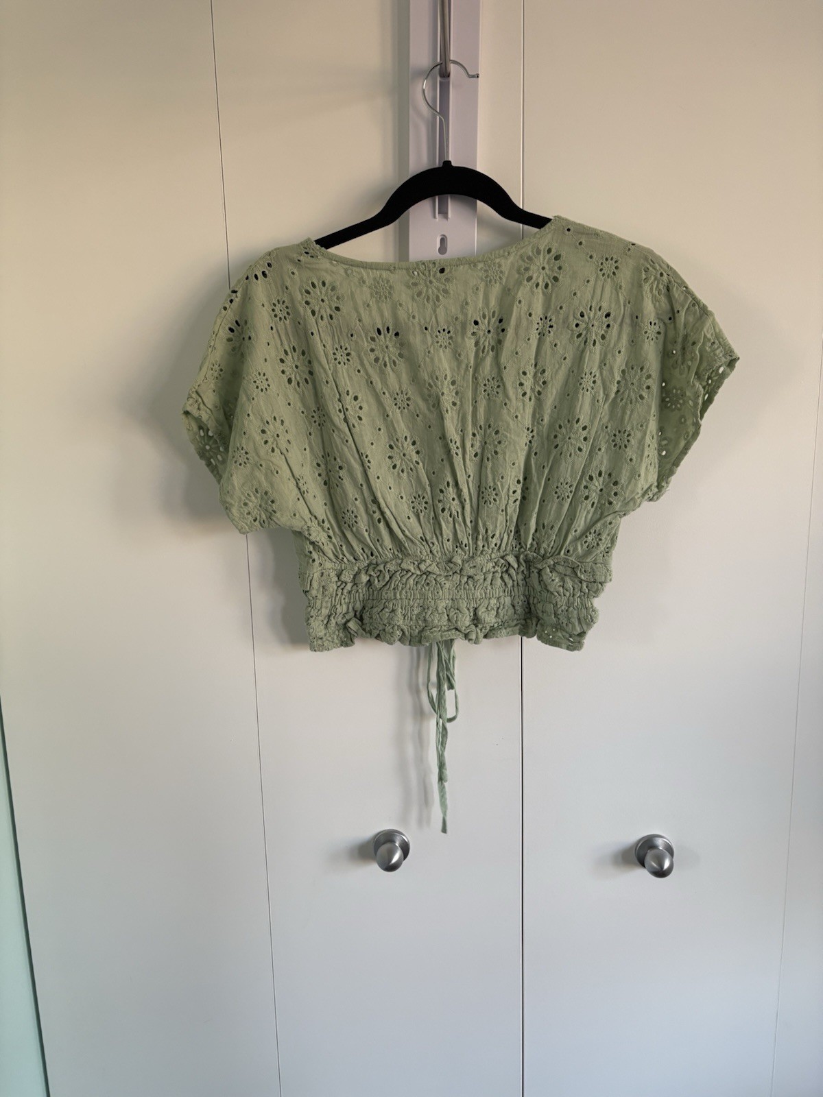 Lush Women’s Green Floral Eyelet Smocked V-Neck Short Sleeve Cropped Blouse S