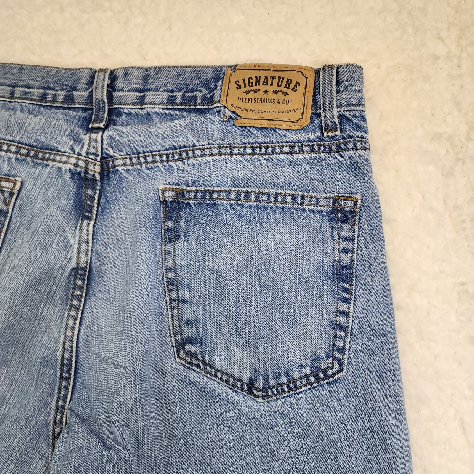 Levi Strauss & Co Signature Relaxed Mens W36 x L32 100% Cotton Light Blue Wash