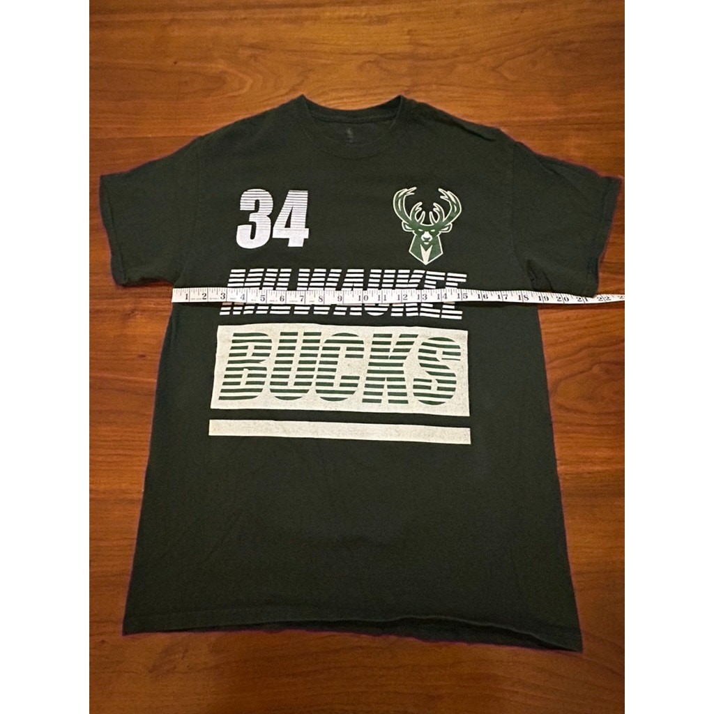 Green Milwaukee Bucks Antetokounmpo Graphic T-Shirt | NBA | 34 – (Unisex S)