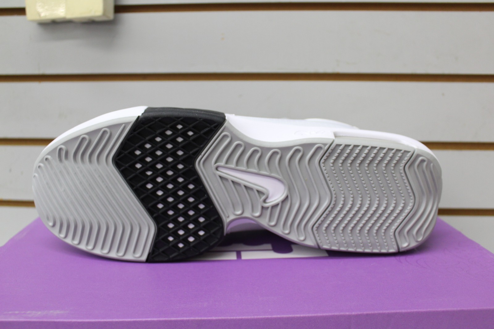 Nike LeBron James Witness VIII White Light Smoke Grey Black FB2239-100 Men’s NEW