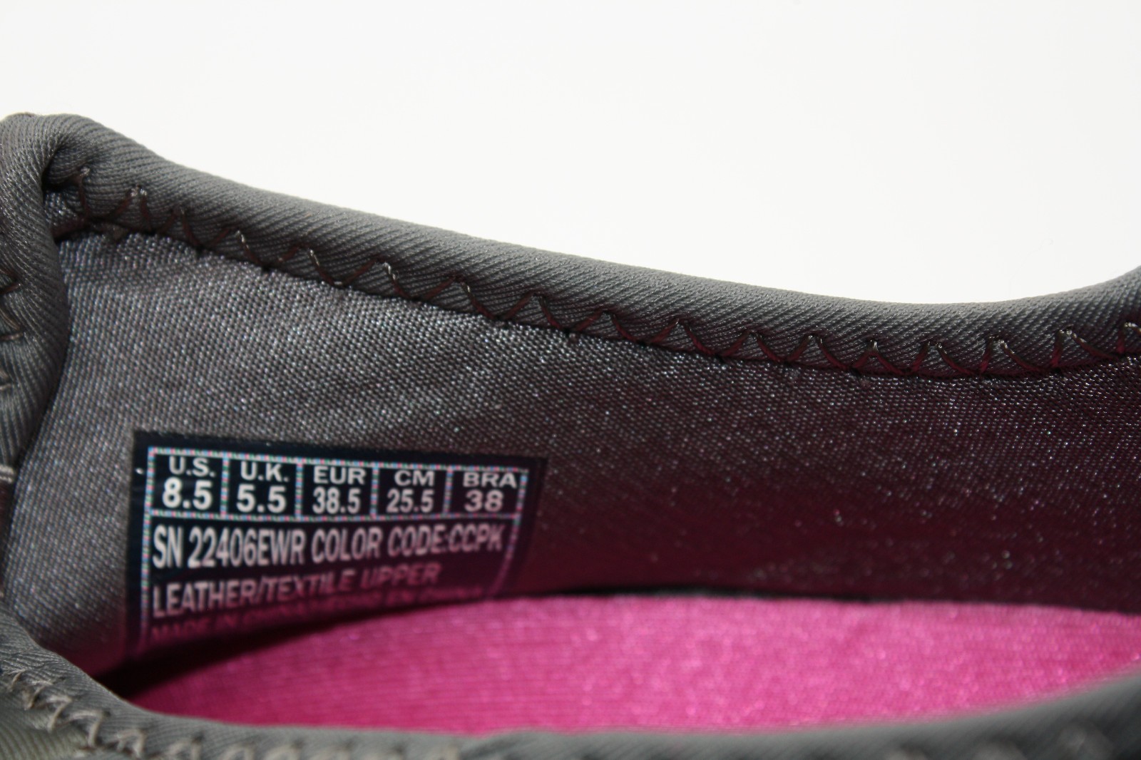 SKECHERS Biker Style Womens Slip On Shoes. Sz 8.5 EW Gray / Pink SN22406EWR