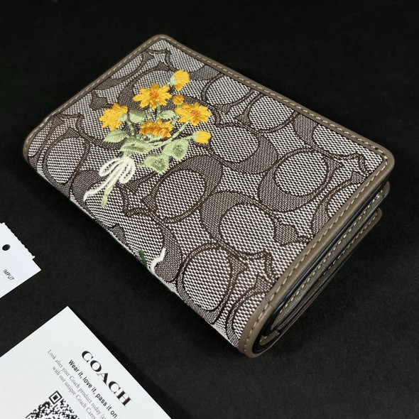 COACH Coach USA Medium Wallet Signature Floral Folded Wallet CEC32 Floral