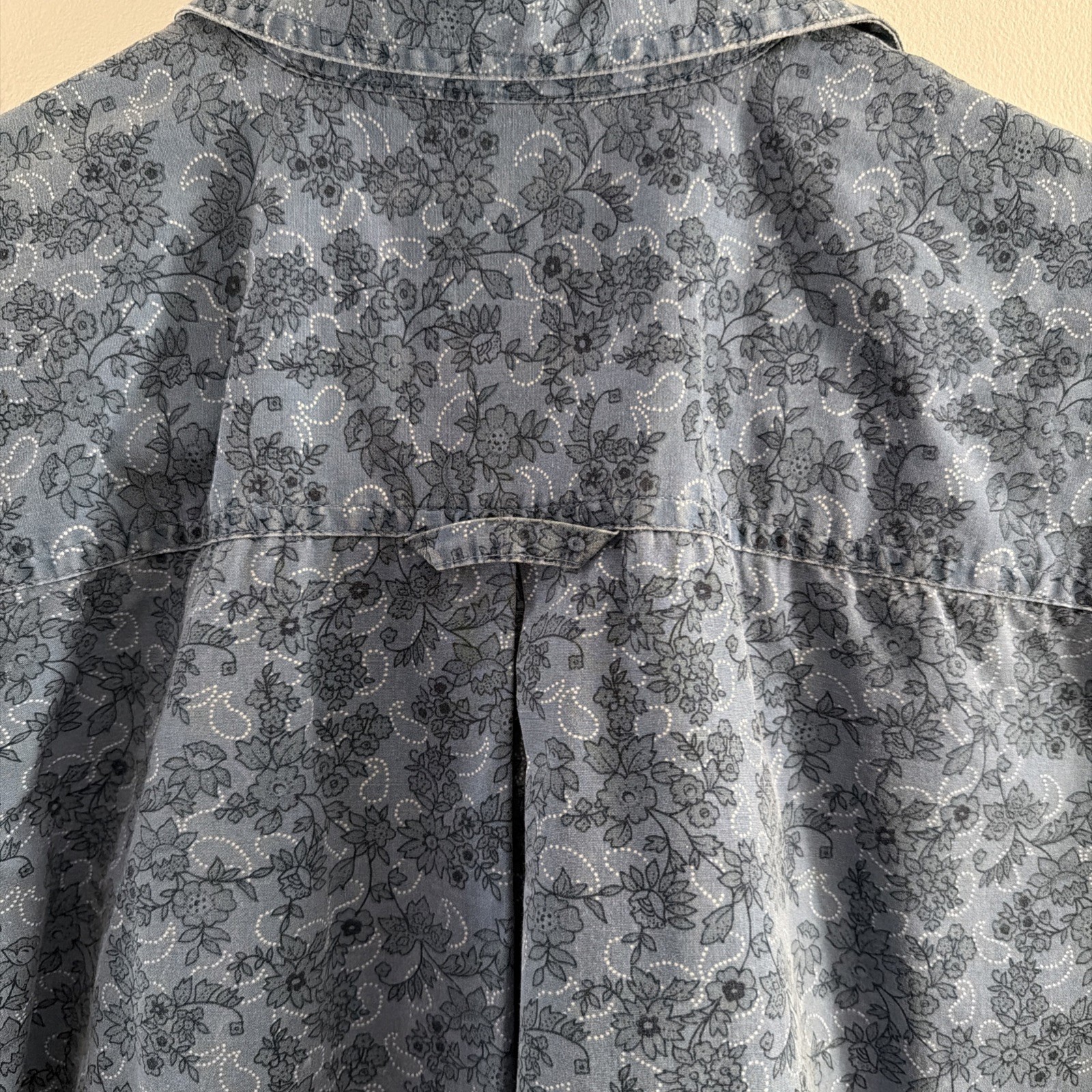 Woolrich Women’s M Short sleeve button up 100% Cotton, Sky pattern see pics