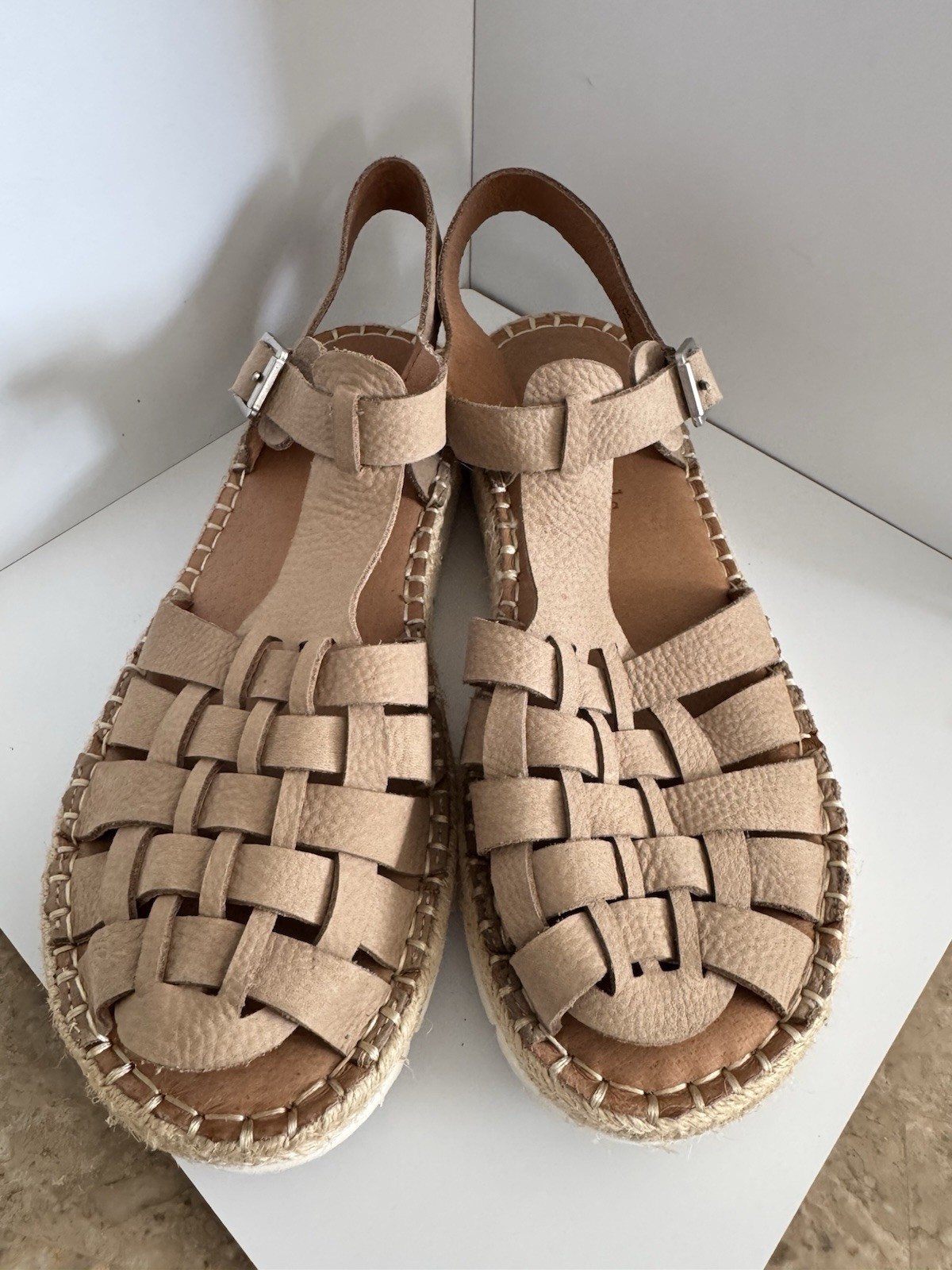 Gentle Souls Kenneth Cole Lizzy Woven T-Strap Fisherman Sandals Leather 9M