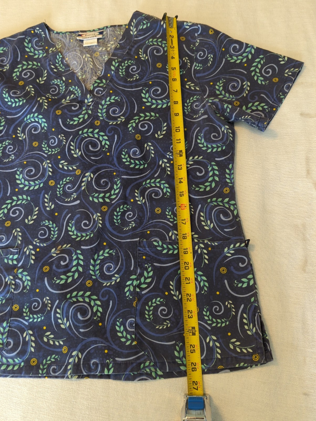 Ladies Scrub Top Size L Cotton/Poly Floral Swirl Design