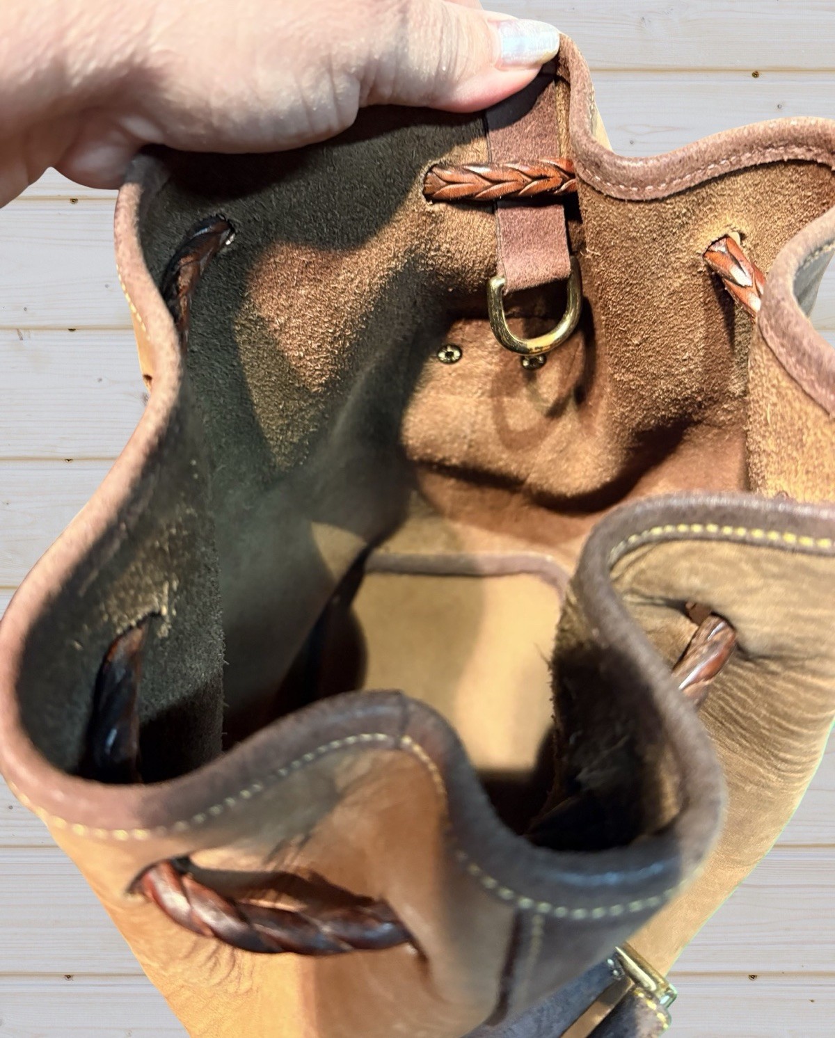 Dooney Bourke Vintage Saddle Tan Brown Bucket Drawstring Sac Bag Nubuck Leather